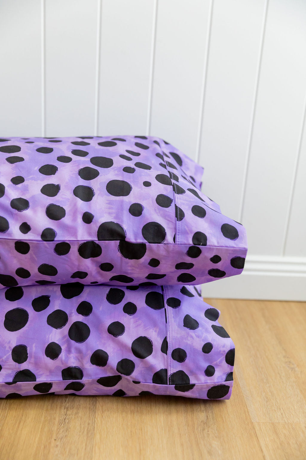 Kasey Rainbow Purple Cheetah Print Sheet Set - Soft Luxury Bedding for Queen Size Beds - Perfect for Modern Bedrooms & Guest Rooms