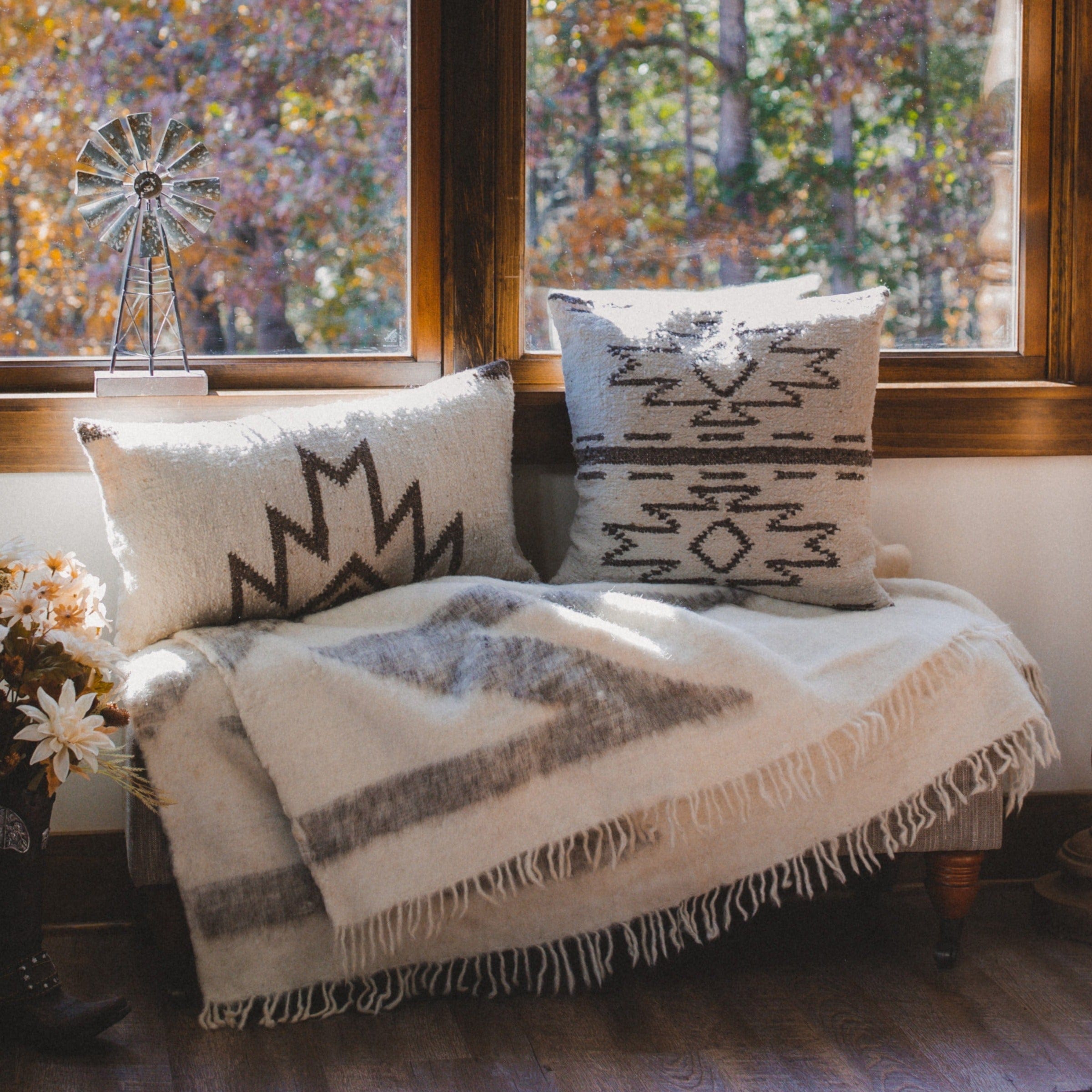 100% Wool Handwoven Throw Blanket - Soft & Warm Maguey Blanket for Couch, Bed & Home Decor - Cozy Winter Essential for Living Room & Gift Giving