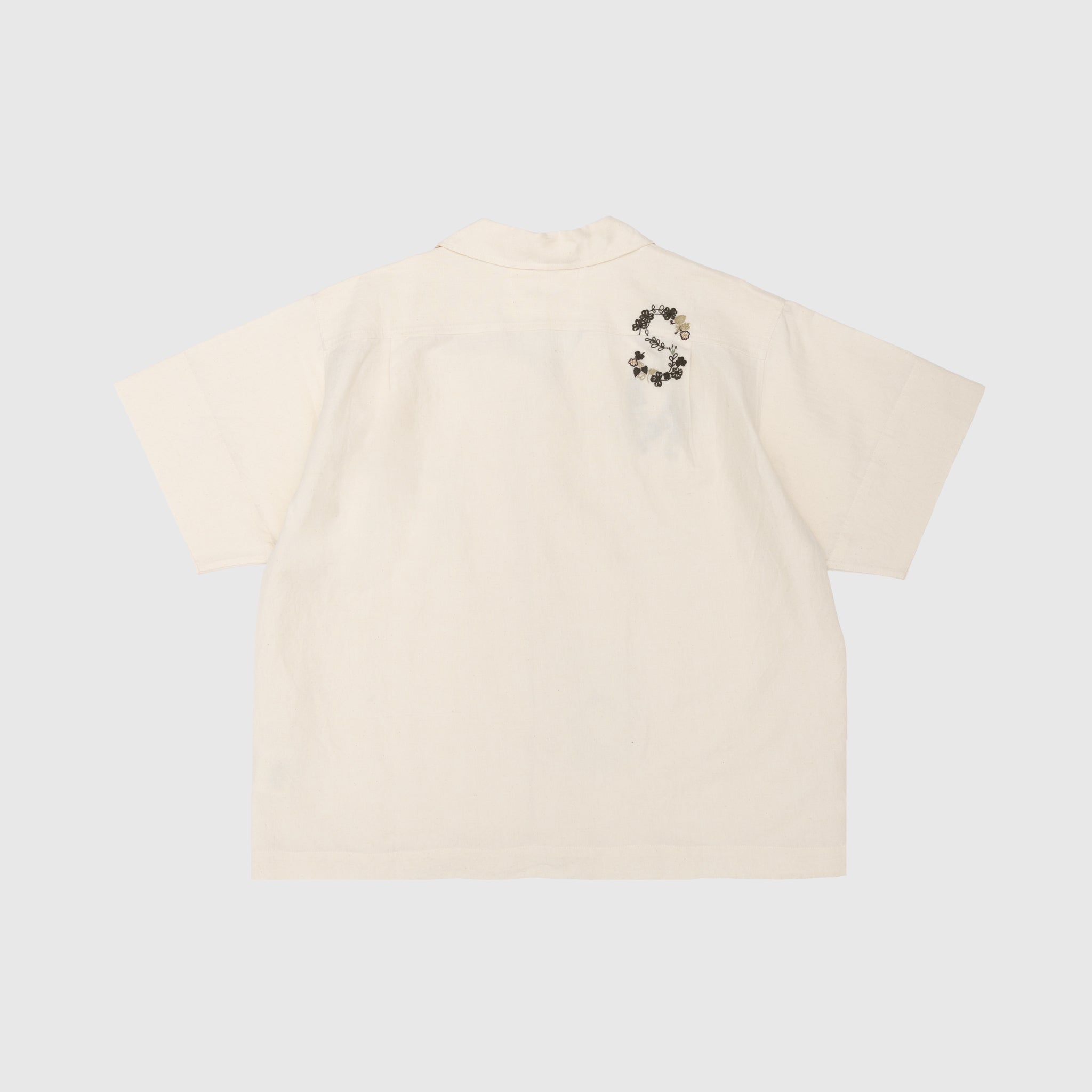 Stylish Short Sleeve Clover Embroidered Shirt for Men & Women - Perfect for Casual Wear, Summer Outfits, and Everyday Fashion