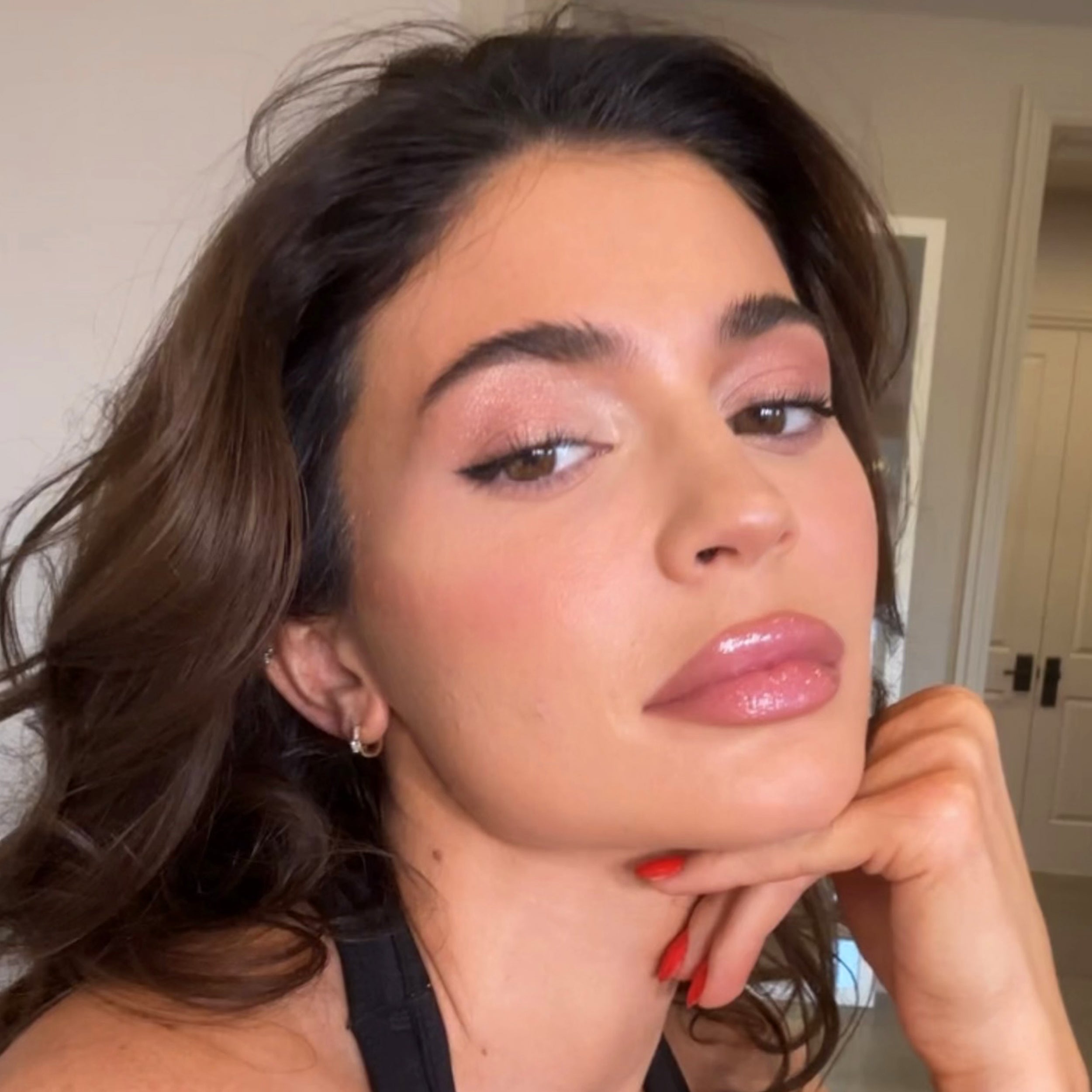Kylie Jenner Inspired Glam Makeup Set - Trendy Cosmic Eyeshadow Palette & Lip Kit for Party, Halloween & Special Occasions