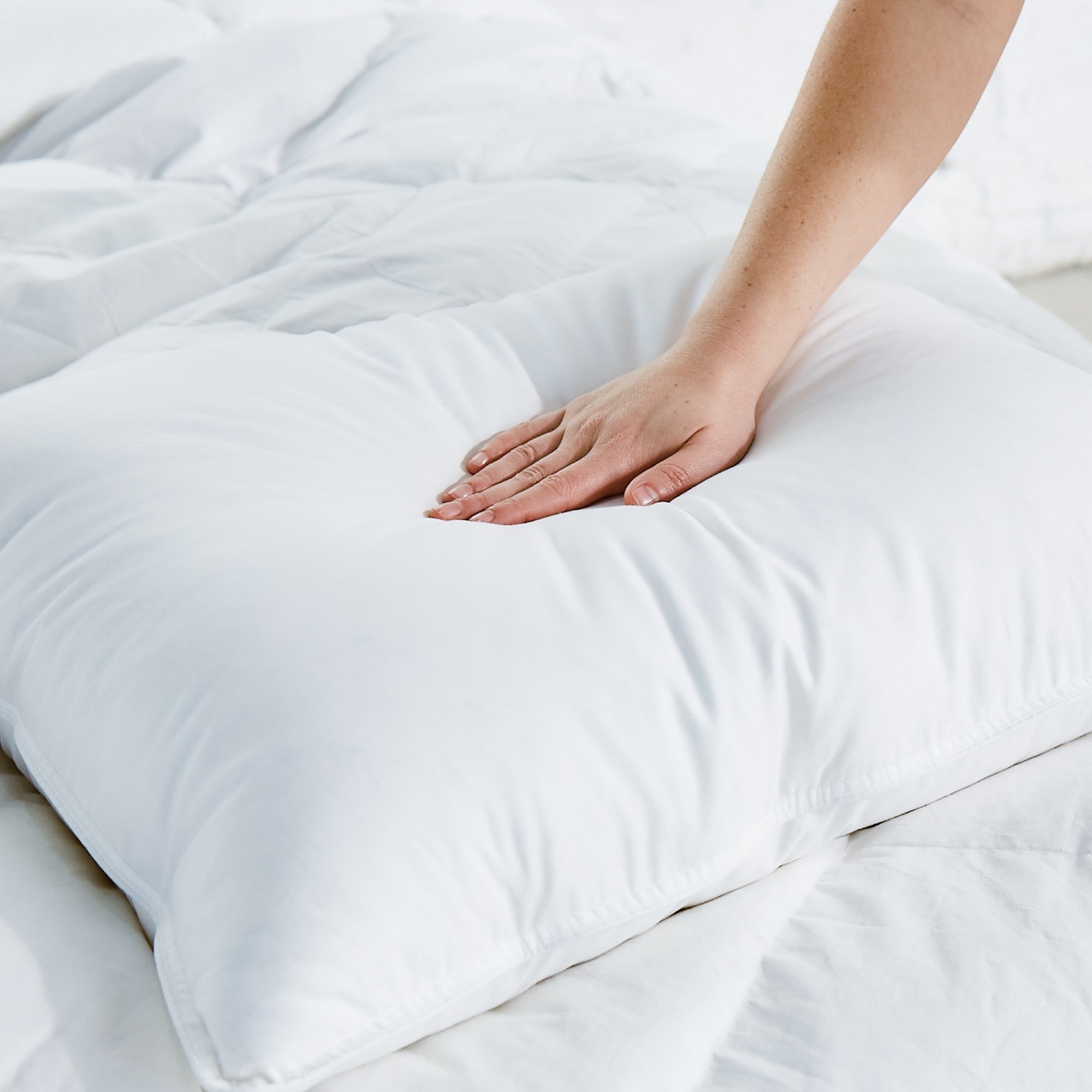 Premium Hypoallergenic Down Pillow for Side Sleepers - Soft & Supportive Bed Pillow for Neck Pain Relief - Ideal for Back, Stomach & Side Sleepers - Luxury Bedding for Better Sleep