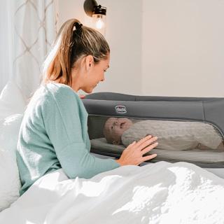 Chicco Close To You SE Bedside Bassinet - Portable Baby Crib for Newborns & Infants - Charcoal Gray - Perfect for Nursery, Bedroom & Travel Use