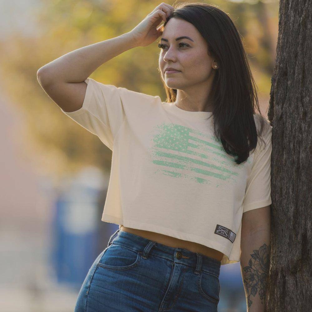 Vintage American Flag Cropped T-Shirt for Women - Natural Cotton Fit - Perfect for 4th of July, Patriotic Events & Casual Outfits