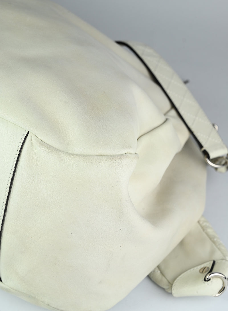 Chanel White Leather Maxi Bag - Luxury Handbag for Women, Perfect for Everyday Use & Special Occasions