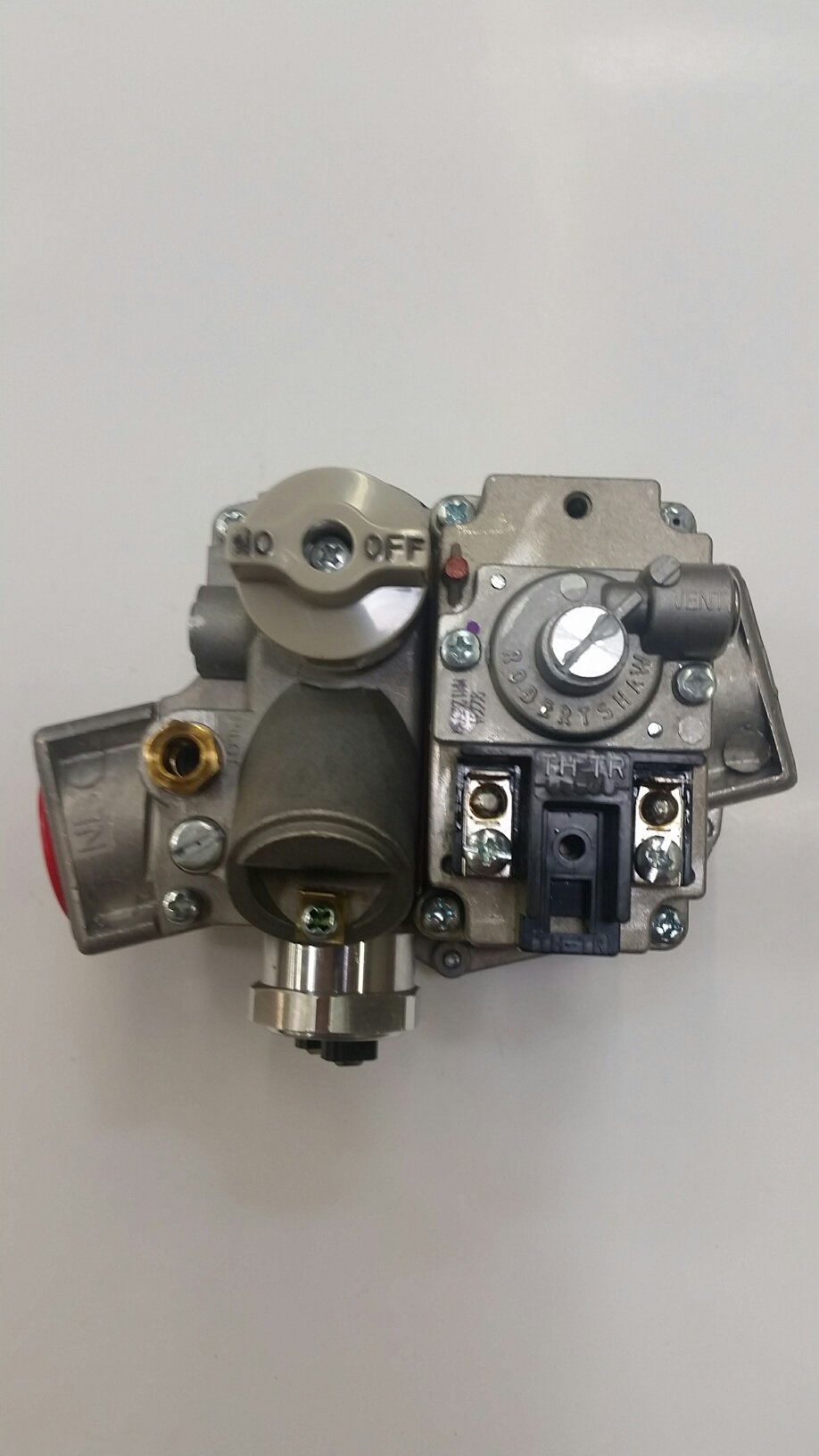 Robert Shaw Gas Valve #007666F - High-Quality Replacement for HVAC & Furnace Systems | Durable & Reliable for Home & Commercial Use