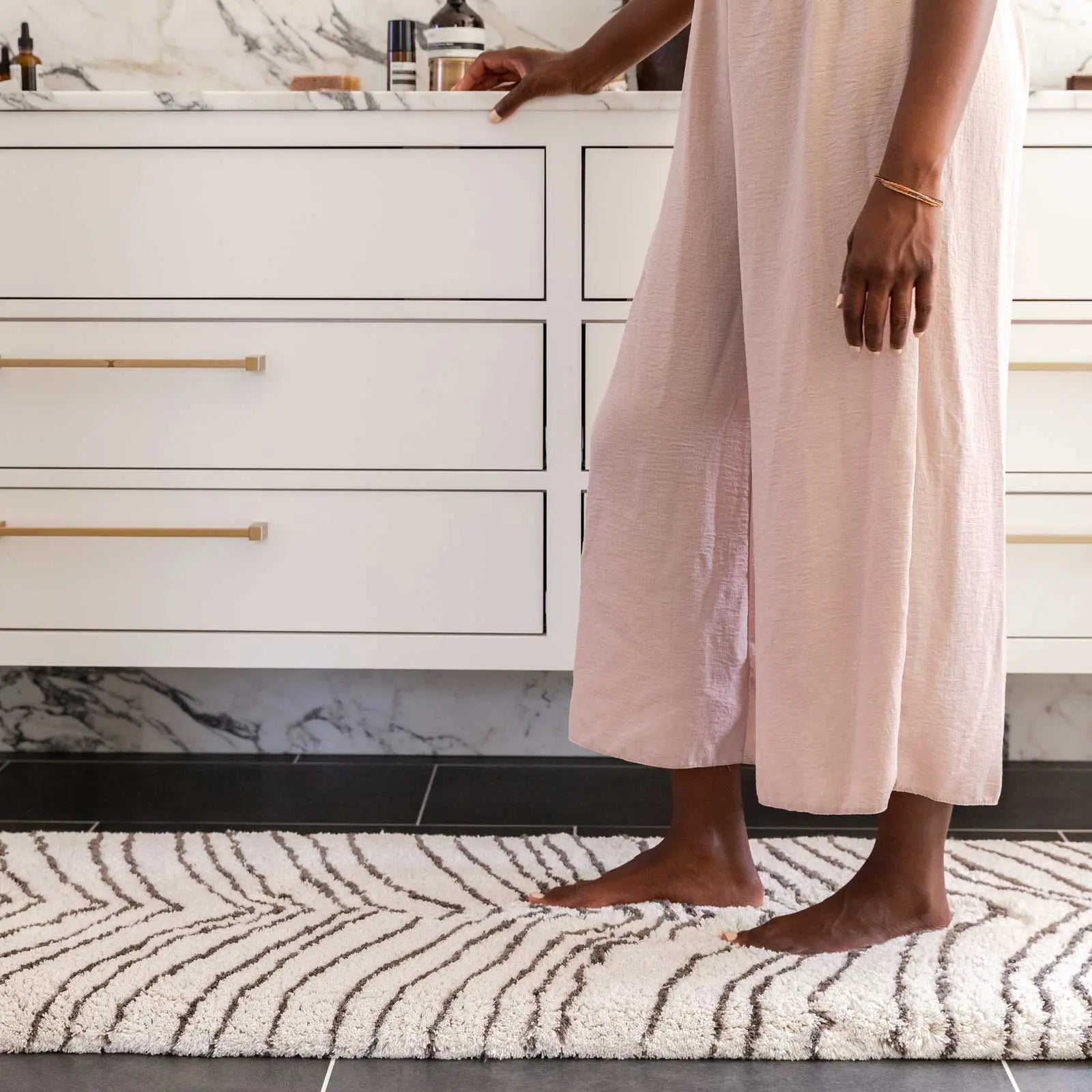 Soft Non-Slip Bath Mat with Zelda Design - Super Absorbent Quick Dry Bathroom Rug for Bath, Shower & Vanity Area - Perfect Gift for Gamers & Home Decor