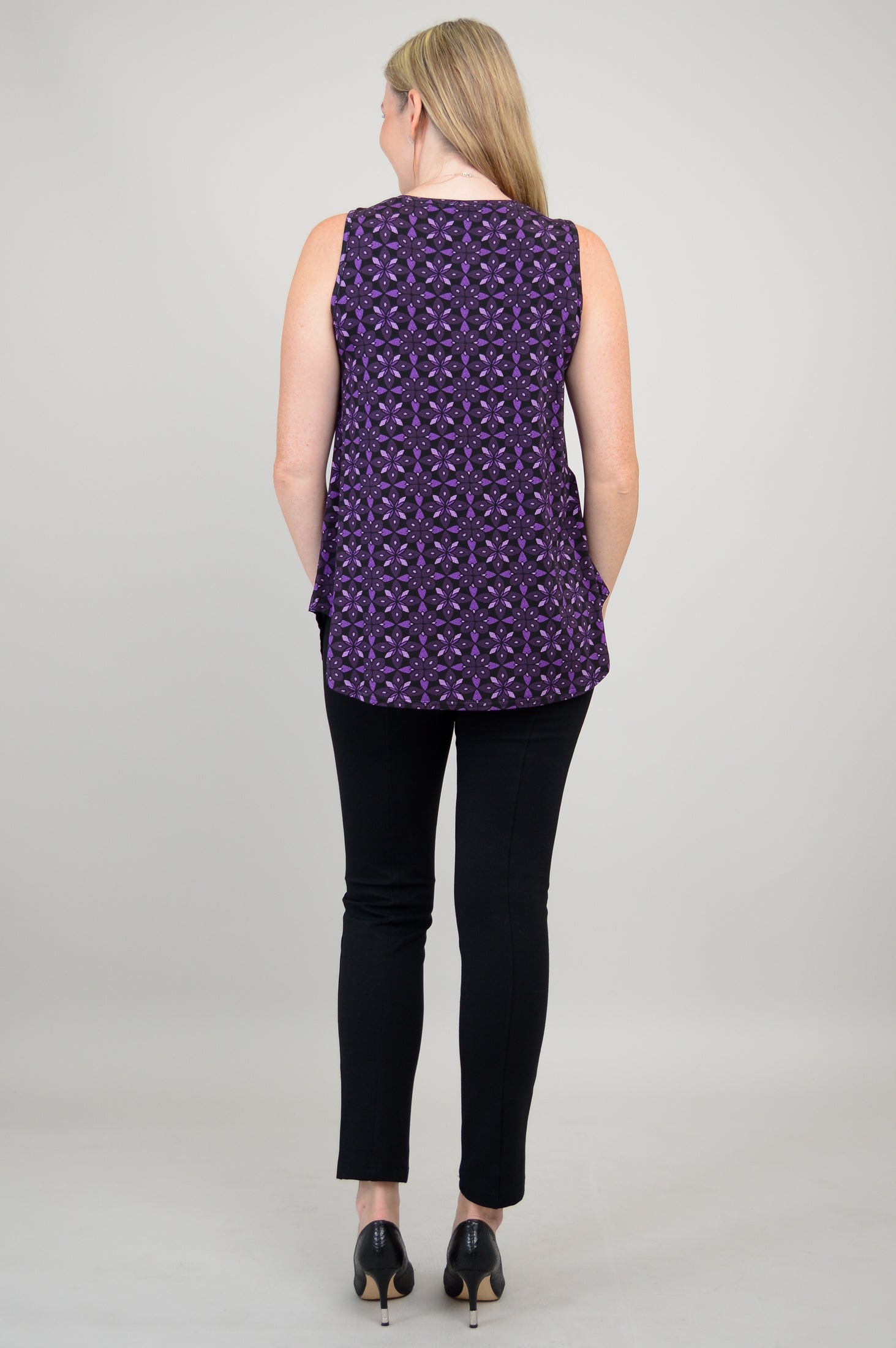 Stylish Jazz Tank Top with Geo Flower Print - Soft Bamboo Fabric - Perfect for Summer Outfits & Casual Wear