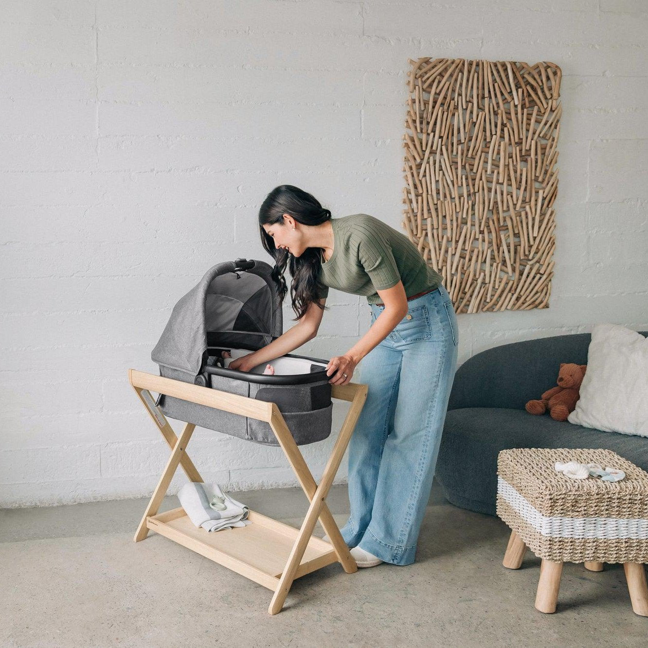 UPPAbaby Bassinet Stand - Lightweight & Portable Baby Crib for Newborns | Perfect for Nursery, Travel & Co-Sleeping | Safe & Sturdy Design for Day & Night Use