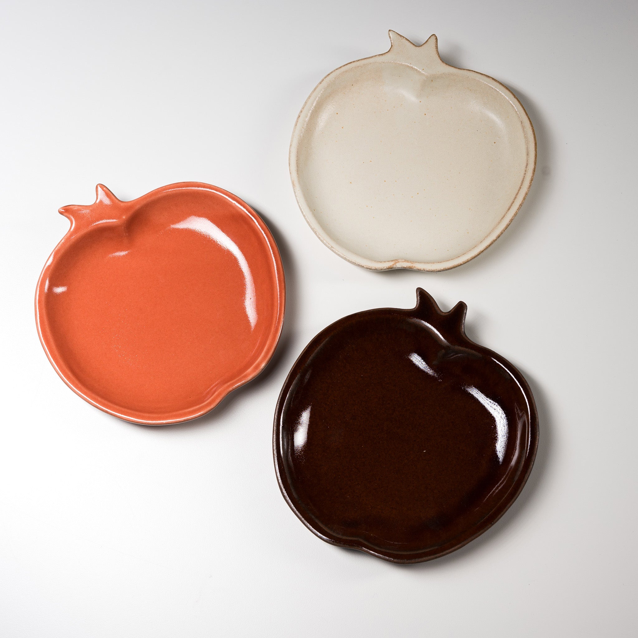 Wakasama Kiln Apple Plate 17cm - Handmade Ceramic Dish in 3 Colors | Perfect for Serving Desserts, Fruits & Snacks