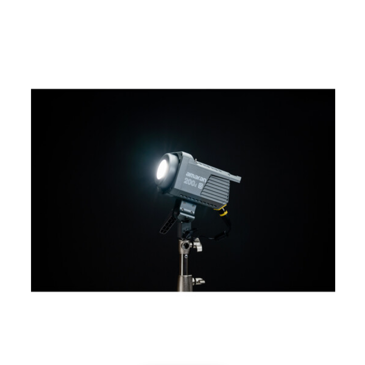 Amaran COB 200d S Daylight LED Monolight - Professional Studio Lighting for Photography & Videography - Perfect for Portraits, Product Shoots, and YouTube Videos