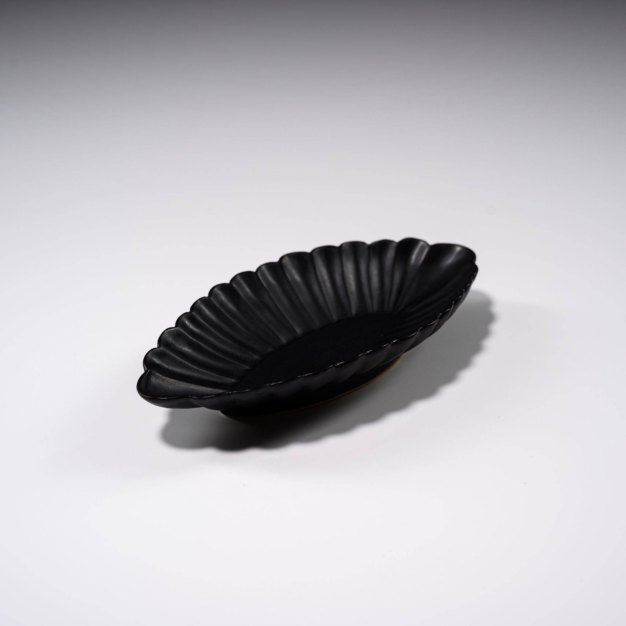 Handmade USUKIYAKI Small Oval Dish - Japanese Chrysanthemum Ceramic Appetizer Plate for Sushi, Soy Sauce, or Dessert | Perfect for Home Dining & Gift Giving