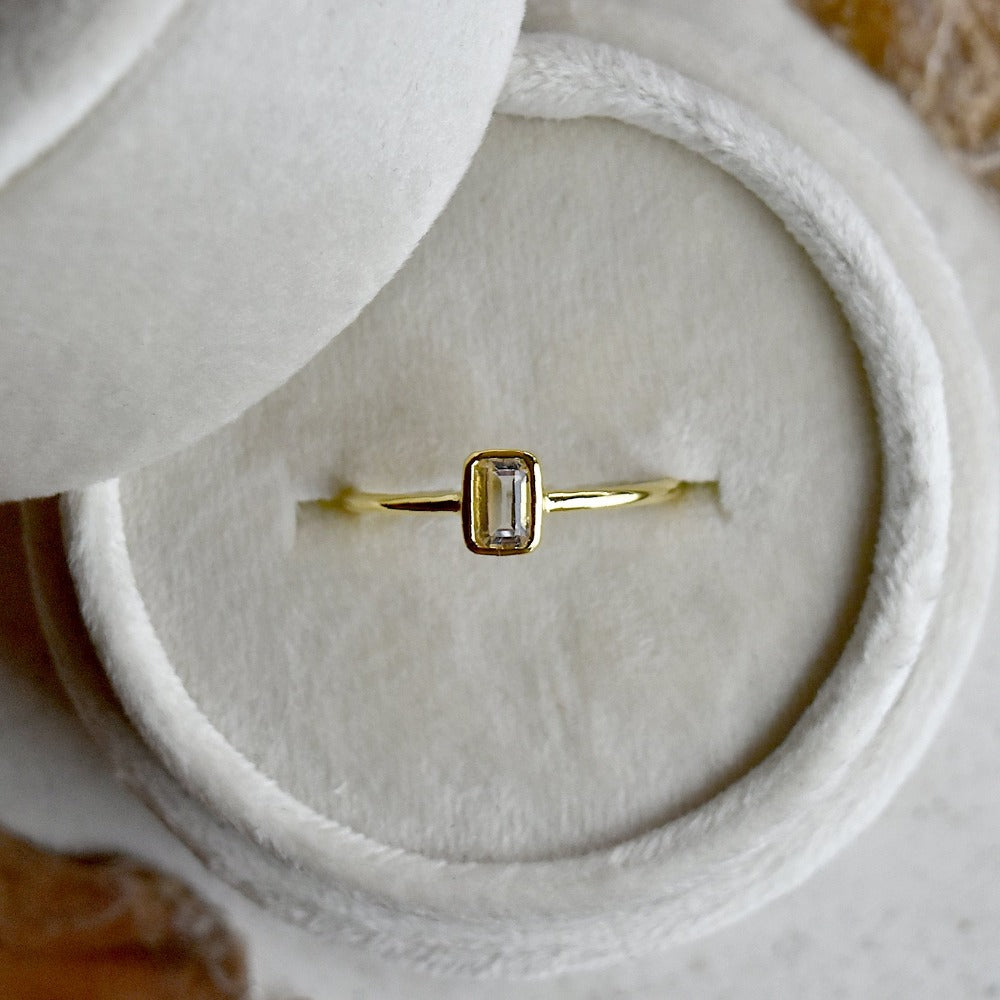 Emerald Cut White Topaz Ring for Women - Elegant Solitaire Engagement Wedding Band - Perfect for Bridal, Anniversary & Special Occasions