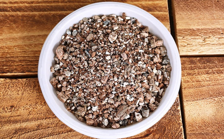 Premium Horticultural Vermiculite - Natural Soil Amendment for Plants, Hydroponics & Gardening - Improves Aeration, Drainage & Moisture Retention - Ideal for Seed Starting, Potting Mix & Indoor Plants