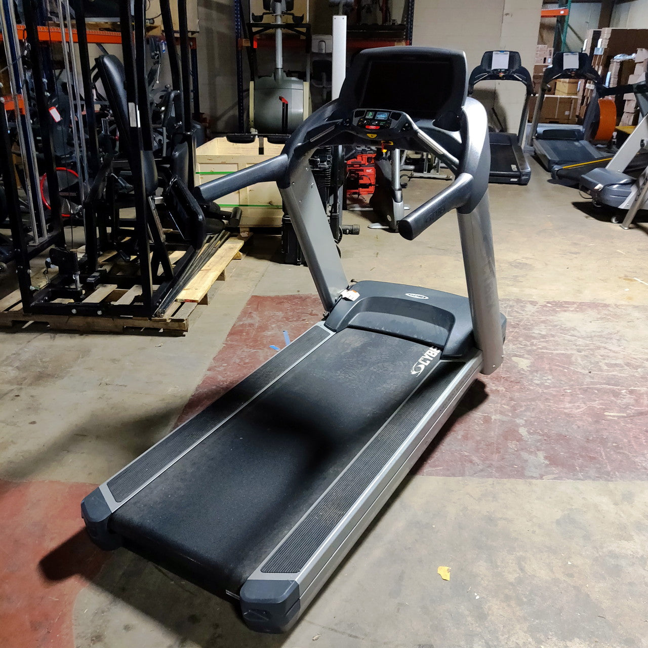 Cybex 625T Commercial Treadmill with E3 Console - Heavy Duty Gym Equipment for Home & Commercial Use - Perfect for Cardio, Running & Fitness Training
