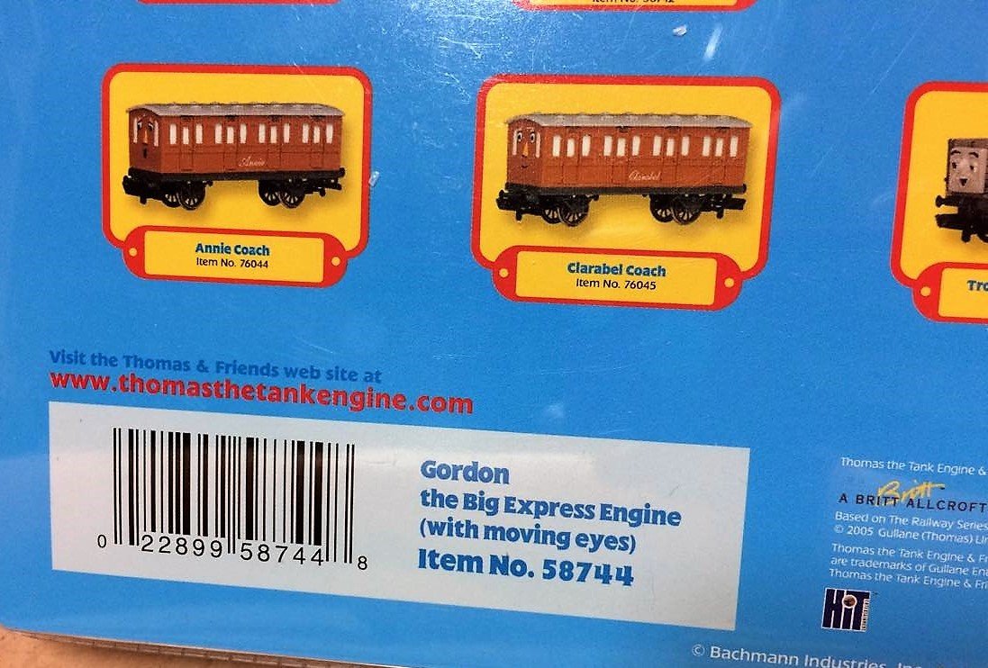 Bachmann Trains - THOMAS & FRIENDS GORDON THE EXPRESS ENGINE with Moving Eyes - HO Scale Model Train for Kids & Collectors - Perfect for Train Layouts, Birthday Gifts & Educational Play
