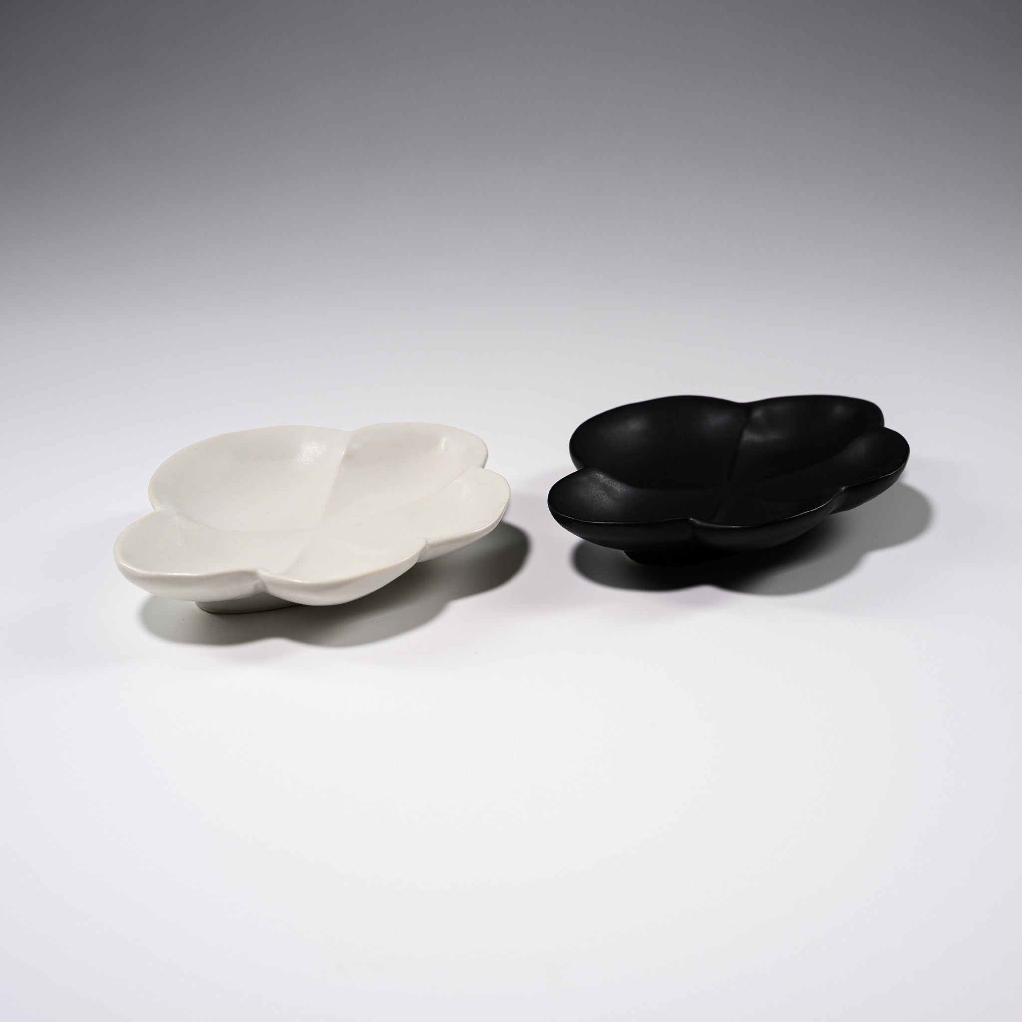 Handmade Usukiyaki Plum Small Dish - Japanese Ceramic Appetizer Plate for Sushi, Soy Sauce & Condiments