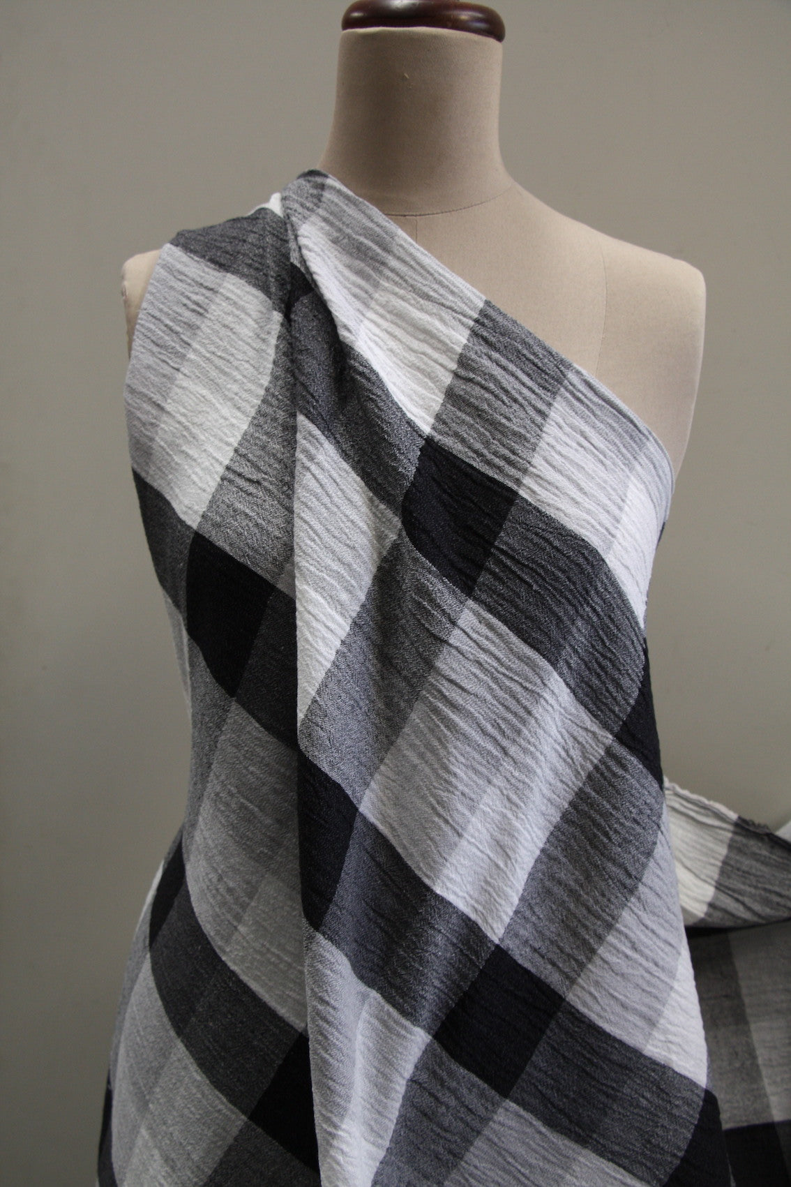 Black & White Check Crinkle Linen Fabric - Soft & Stylish Textured Material for Dresses, Curtains & Home Decor | Perfect for DIY Sewing Projects & Boho Chic Fashion