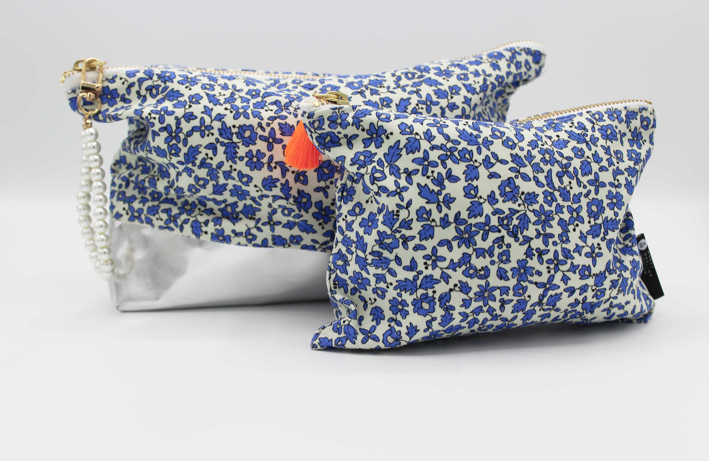 Ditsy Daisy Blue Toiletry Bag for Travel - Waterproof Cosmetic Makeup Organizer with Hanging Hook, Perfect for Vacation, Gym, and Camping