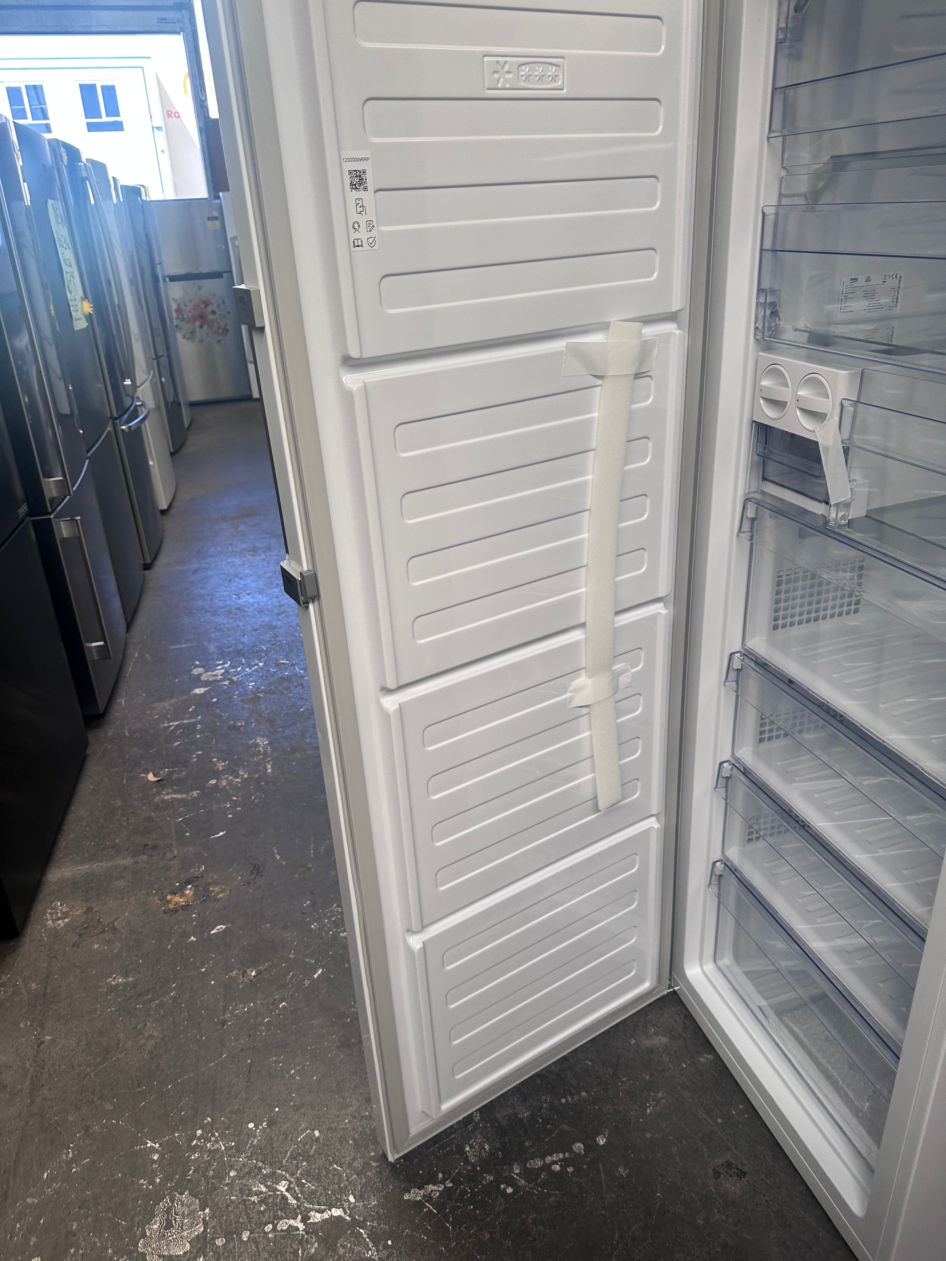Beko 250L Upright Frost Free Freezer BVF290W - Energy Efficient, Made in Europe, 12 Month Warranty (Carton Damaged) - Perfect for Home, Restaurant & Commercial Kitchen Storage