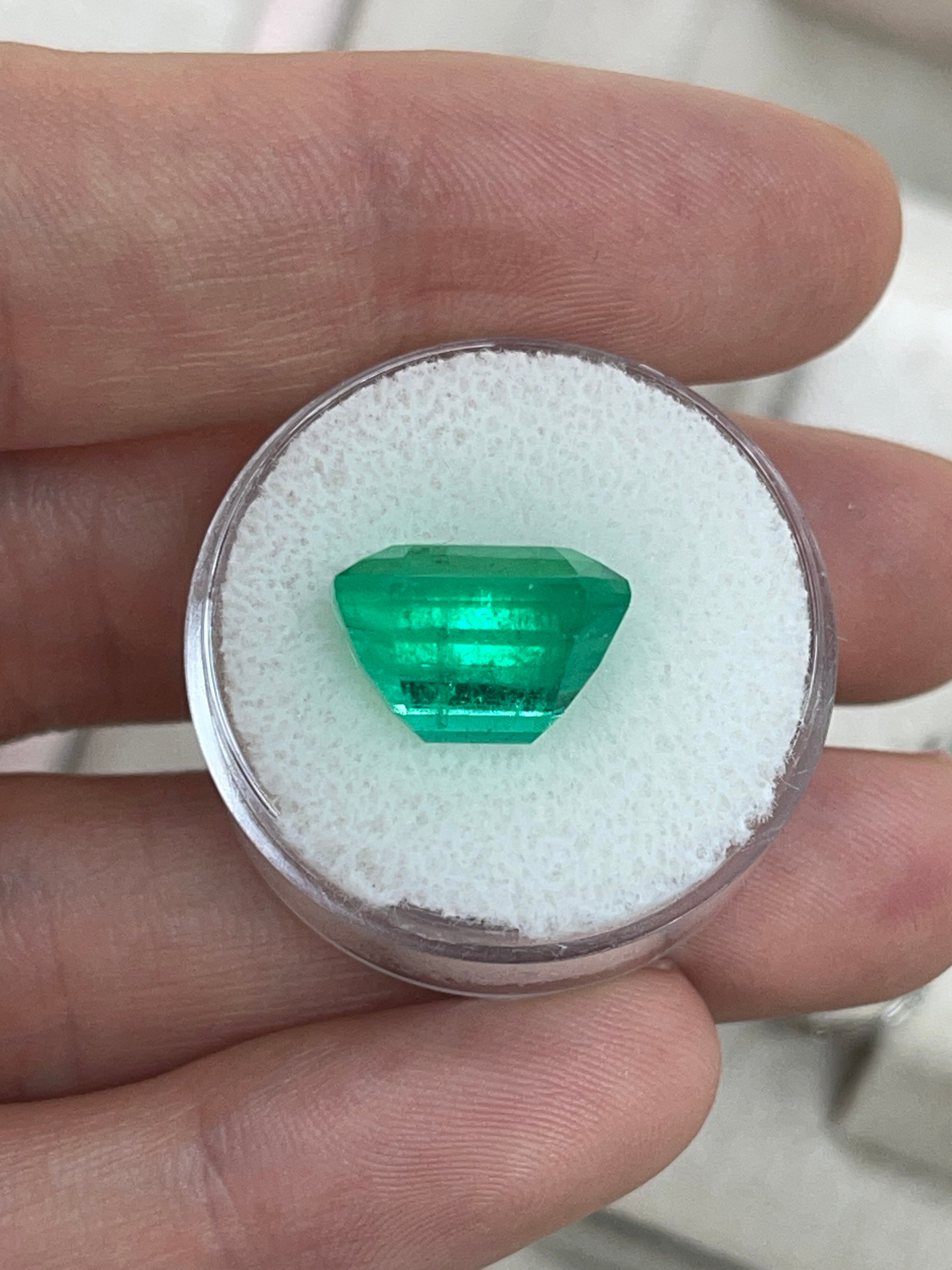 8.40 Carat 13x11mm AAA+ Fine Loose Colombian Emerald Gemstone - Emerald Cut for Jewelry Making, Engagement Rings & Luxury Gifts