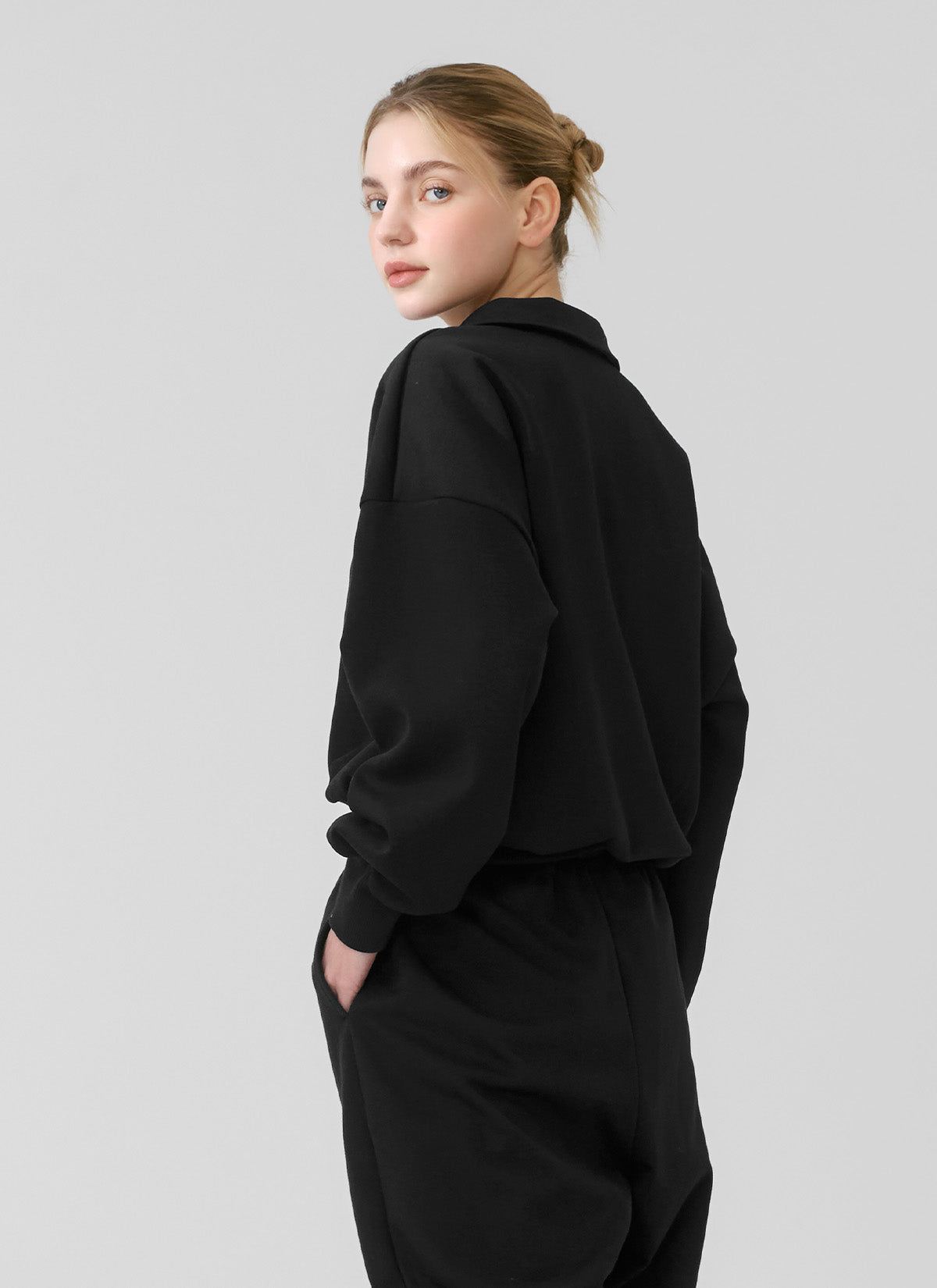Stylish Mild Logo Collar Crop Sweatshirt for Women - Trendy Oversized Pullover for Casual Wear, Street Style & Loungewear