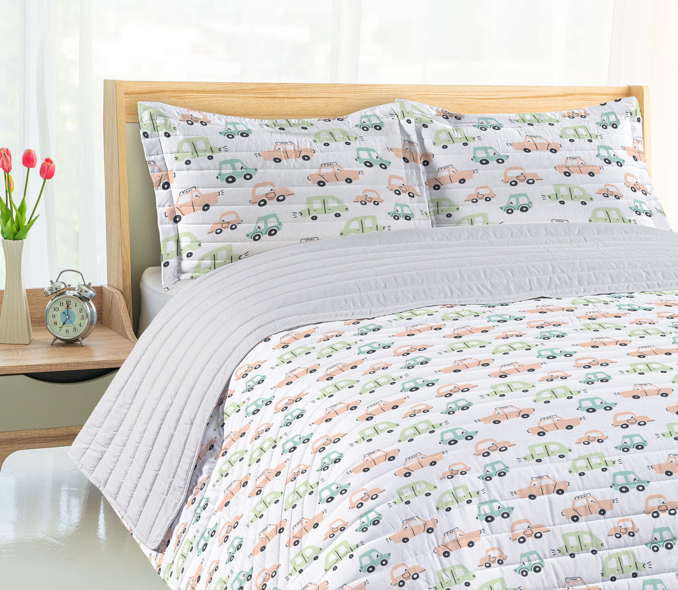 Ambesonne Cartoon Microfiber Bedspread Set - Pastel Cartoon Cars in Traffic Jam Design, Soft King Size Bedding with Pillow Shams & Comforter in Peach & Mint Green | Perfect for Kids' Rooms, Teen Bedrooms & Nursery Decor
