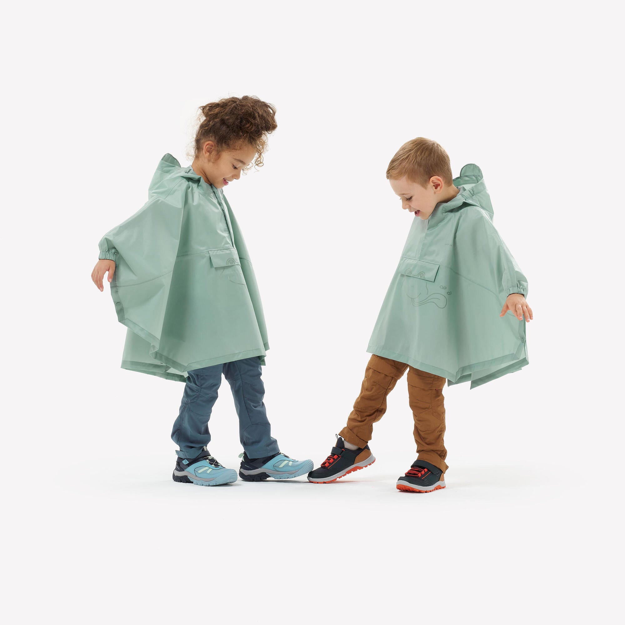 Quechua MH100 Kids Rain Poncho Waterproof Lightweight Hooded Jacket for Boys & Girls Ages 2-6 - Perfect for Outdoor Play, Hiking & Rainy Day Adventures