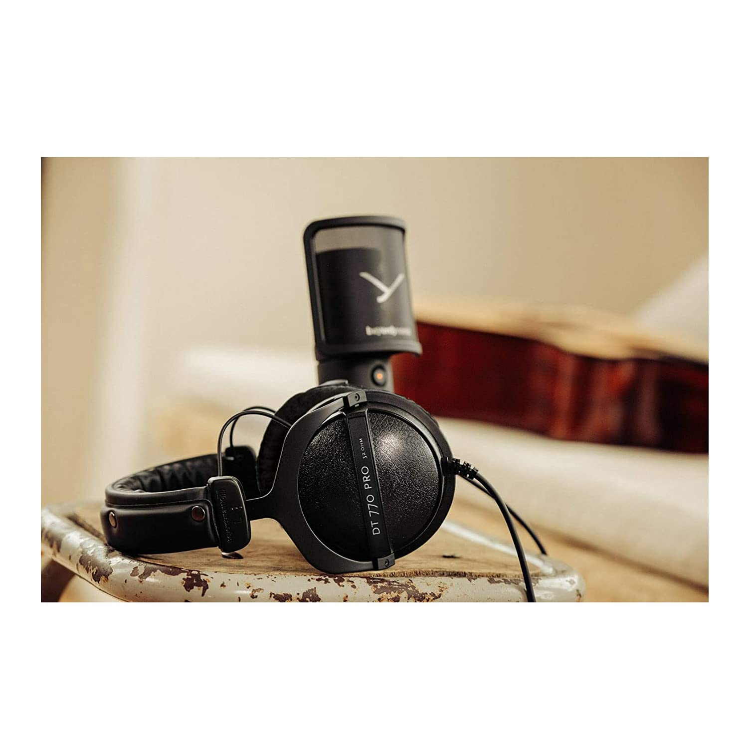 Beyerdynamic DT 770 PRO 32 Ohm Studio Headphones with Hard Case - Professional Over-Ear Headset for Recording, Mixing & Gaming - Premium Bundle for Musicians & Audiophiles