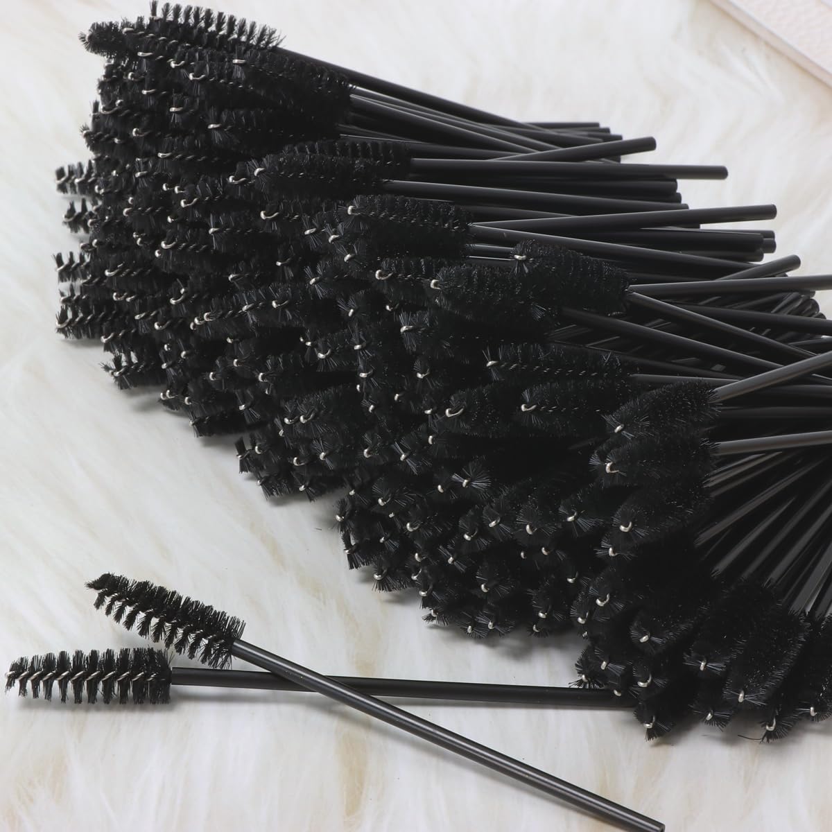 200Pcs Black Spoolie Brushes - Professional Mascara Wands & Brow Spoolies for Eyelash Extensions, Eyebrow Grooming - Perfect for Salon, Home Makeup & Beauty Kits