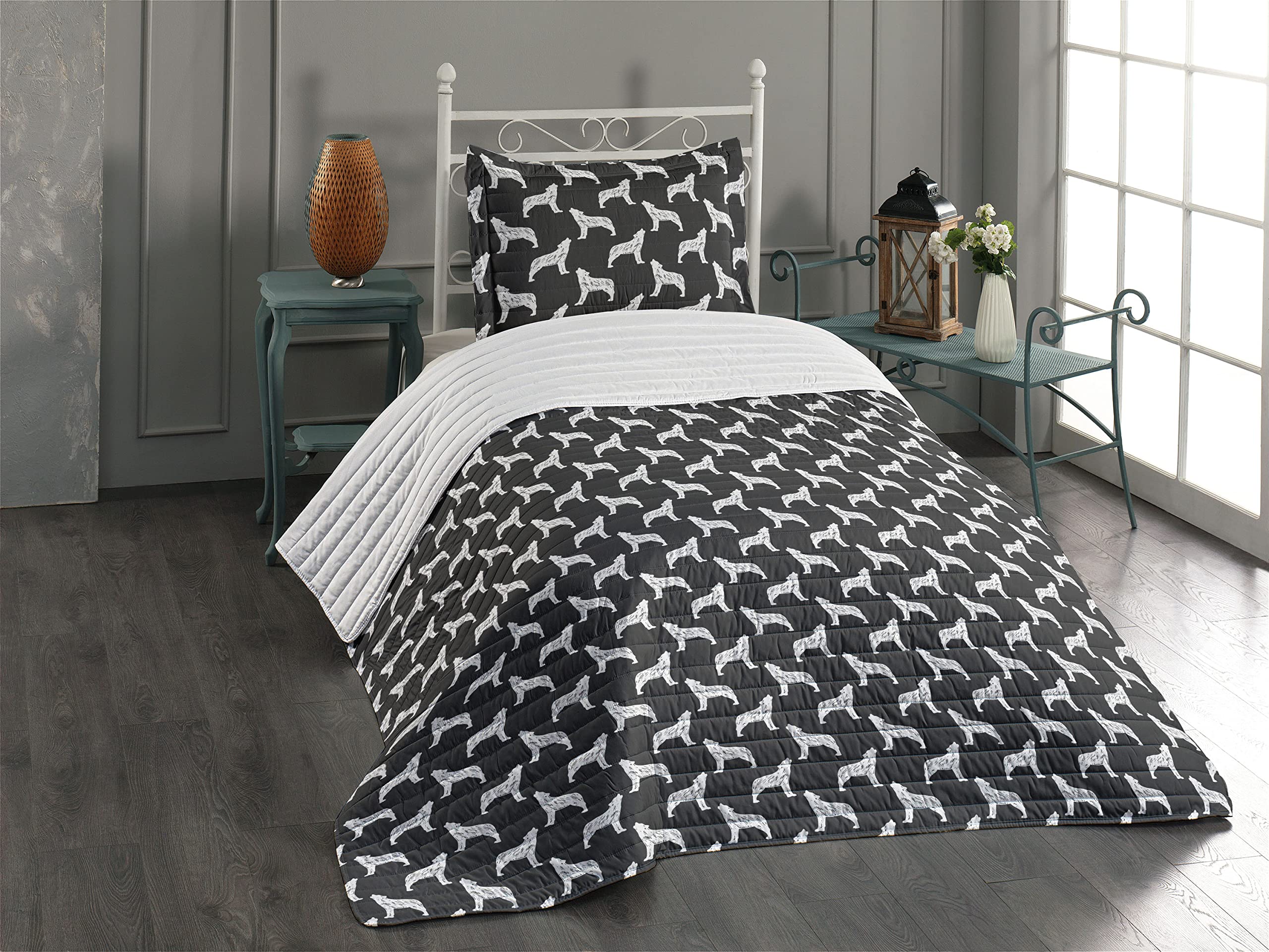 Lunarable Crying Wolf Microfiber Bedspread Set - Sketch Style Hand Drawn Wild Animal Silhouettes Woodland Creatures - Soft Twin Size Bedding with Pillow Sham & Comforter in Charcoal Grey and White - Perfect for Kids' Rooms, Cabin Decor, and Wildlife Themed Bedrooms