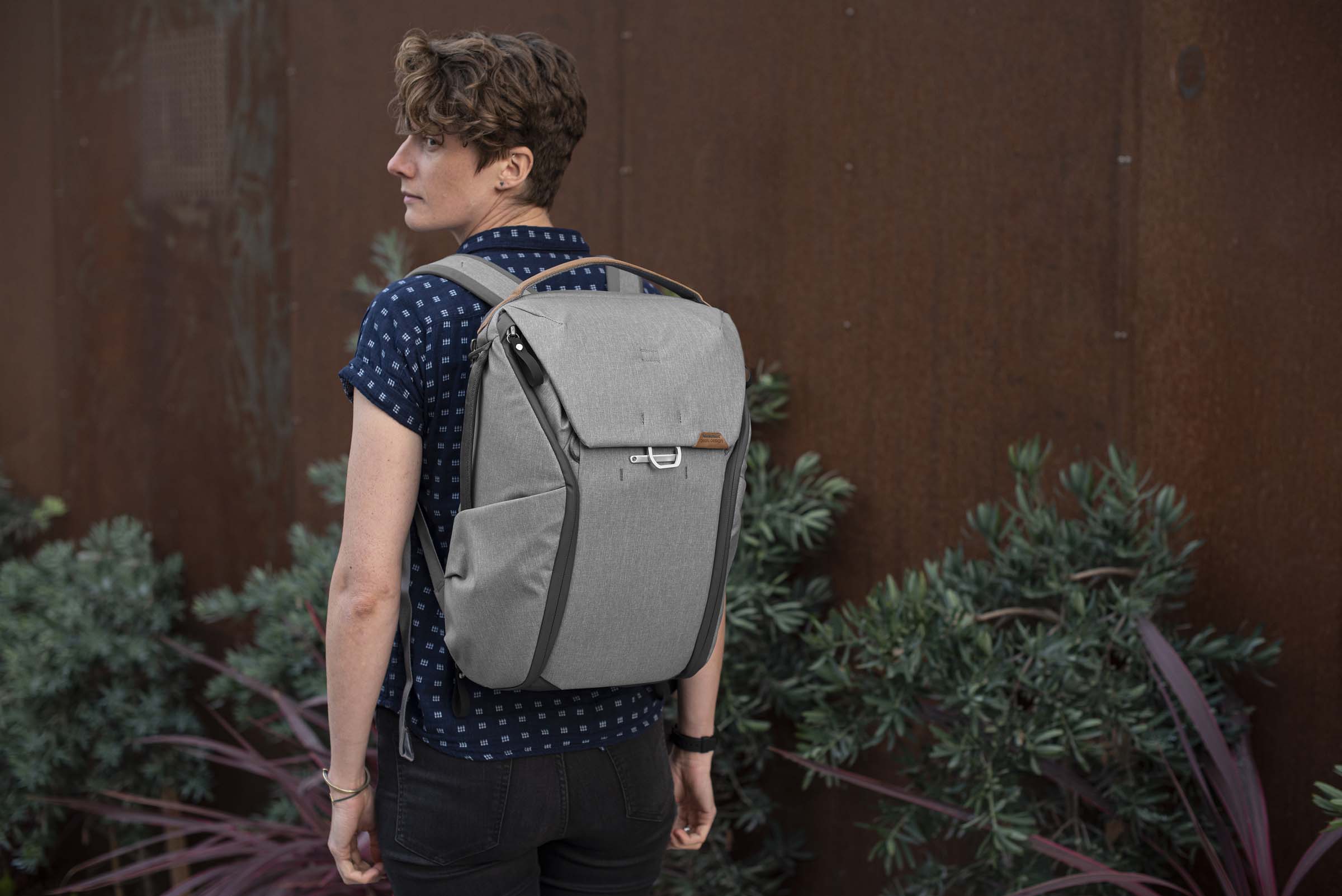 Peak Design Everyday Backpack 20L - Durable Camera & Travel Backpack for Photographers - Waterproof Laptop Bag with Customizable Storage - Perfect for Commuting, Hiking & Urban Adventures