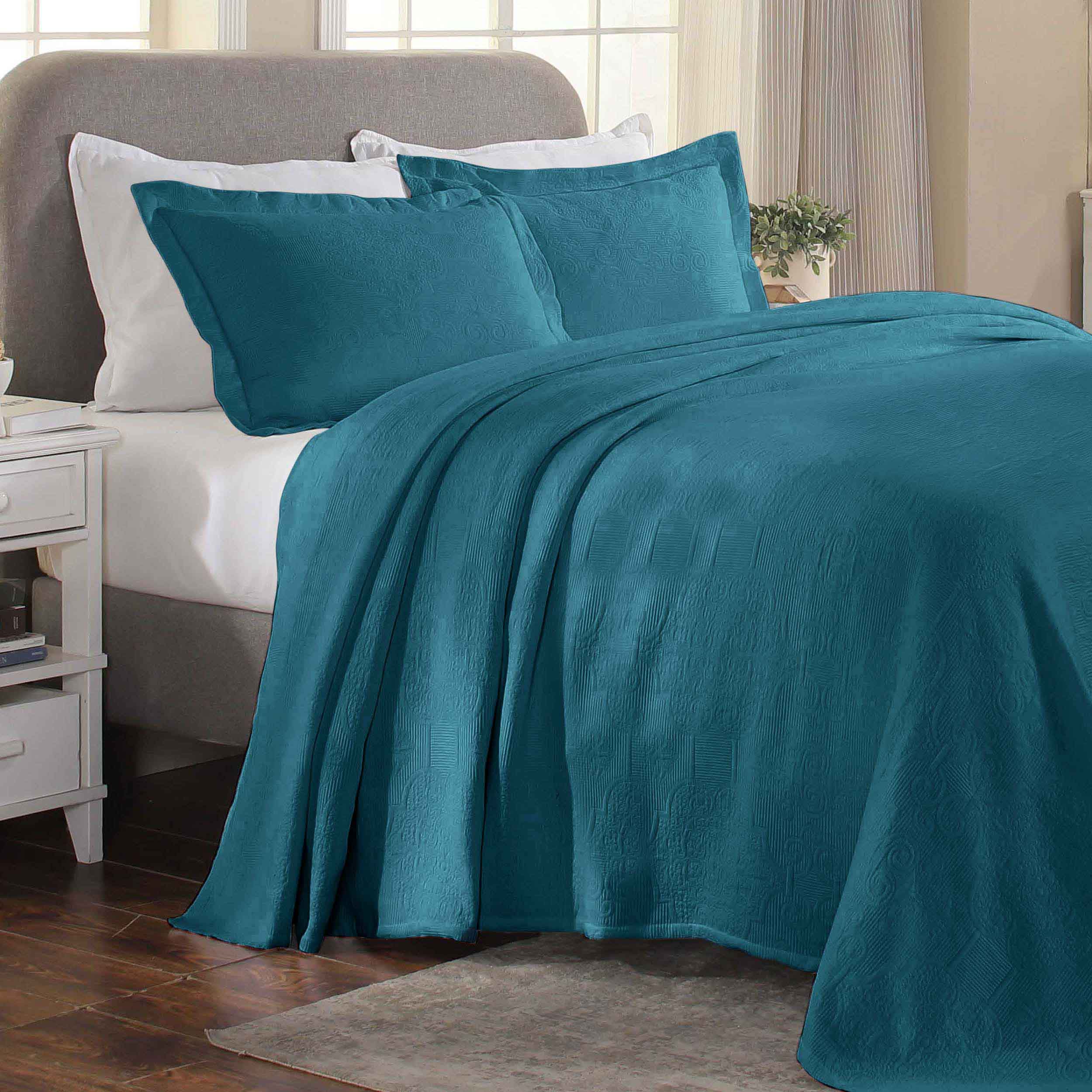Florin Cotton Matelassé Jacquard Bedspread Set with Scrolling Medallion Design - Luxury Queen/King Size Bedding for Master Bedroom, Guest Room & Hotel Decor