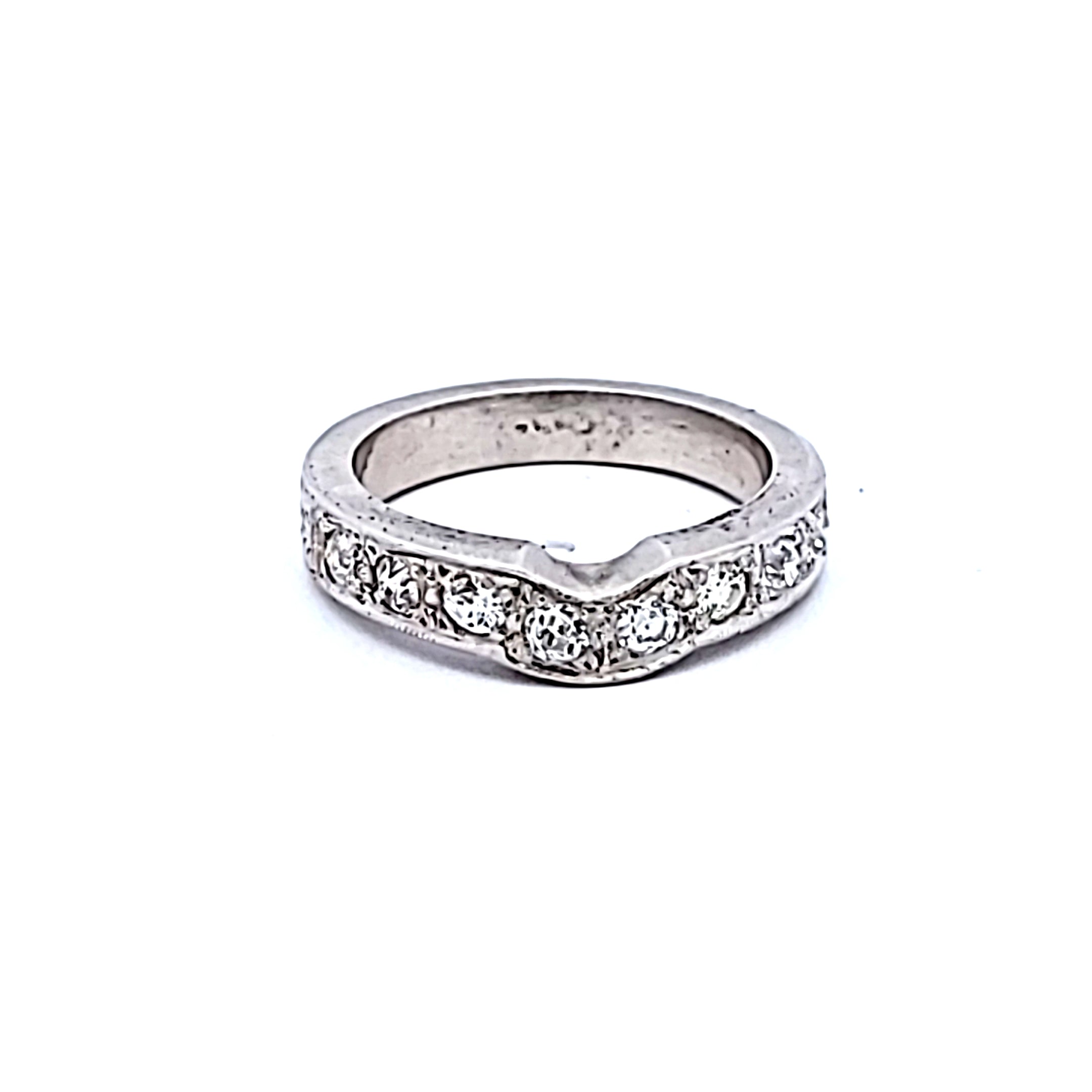 0.90 Carat Round Brilliant I VS1 Diamond White Platinum Engagement Ring - Perfect for Proposals, Weddings & Anniversary Gifts