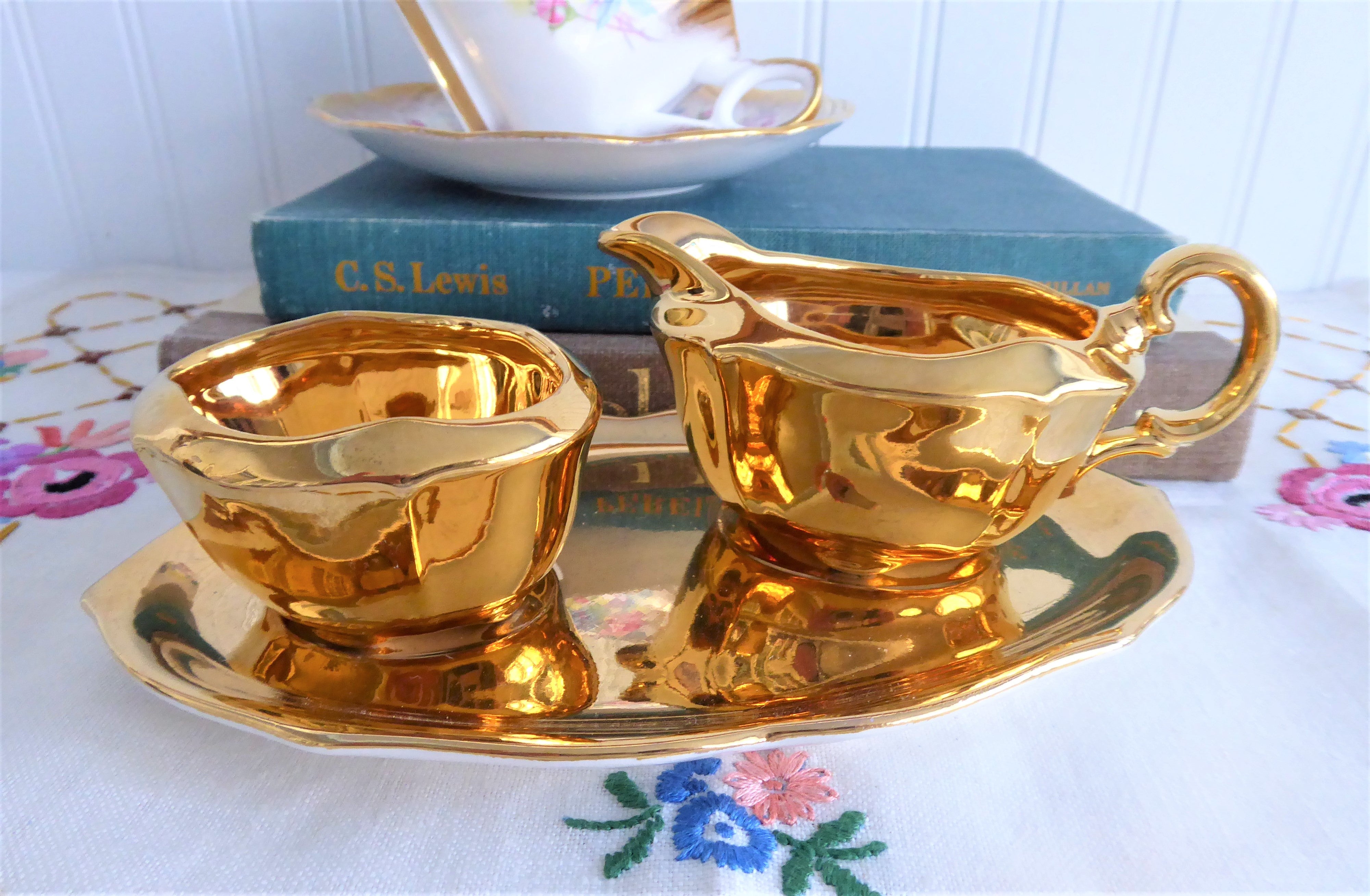 Vintage Royal Winton Golden Age Creamer & Sugar Bowl Set with Matching Tray - 1960s Gold Luster China Tea Service for Afternoon Tea & Collectible Display
