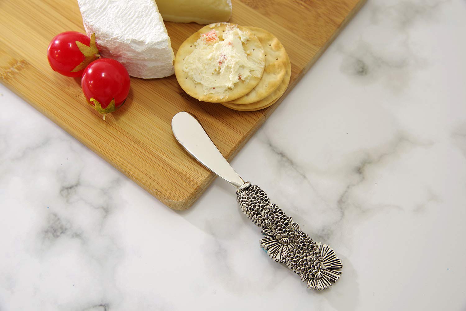 Premium 2-Piece Zinc Alloy Cheese and Butter Spreader Knife Set - Pinecone Design for Charcuterie Boards, Wine Pairings & Elegant Dining