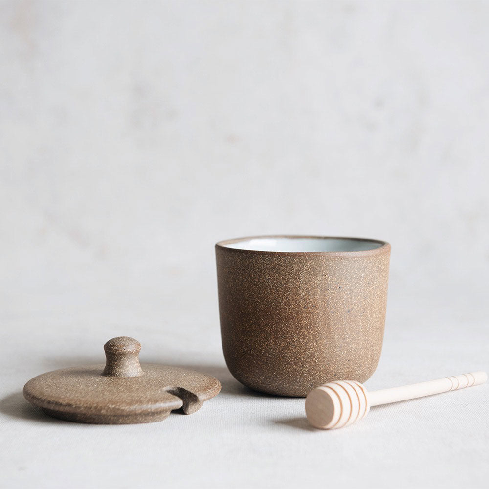 Rustic Ceramic Honey Jar with Wooden Dipper - Natural Raw Honey Storage Container for Kitchen, Tea, Breakfast & Gift Giving