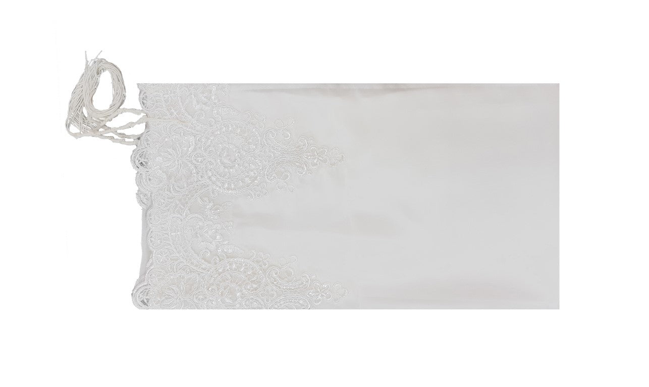 Elegant White Silk Tallit for Women with Delicate White Lace Decoration - Perfect for Jewish Prayer Services, Weddings & Special Religious Ceremonies