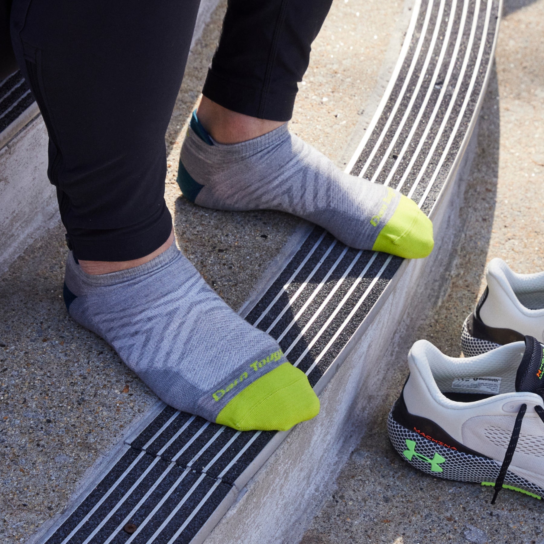 Darn Tough 1033 Run No Show Tab Ultra Lightweight Running Socks for Men - Breathable Cushioned Athletic Socks for Running, Hiking & Everyday Comfort
