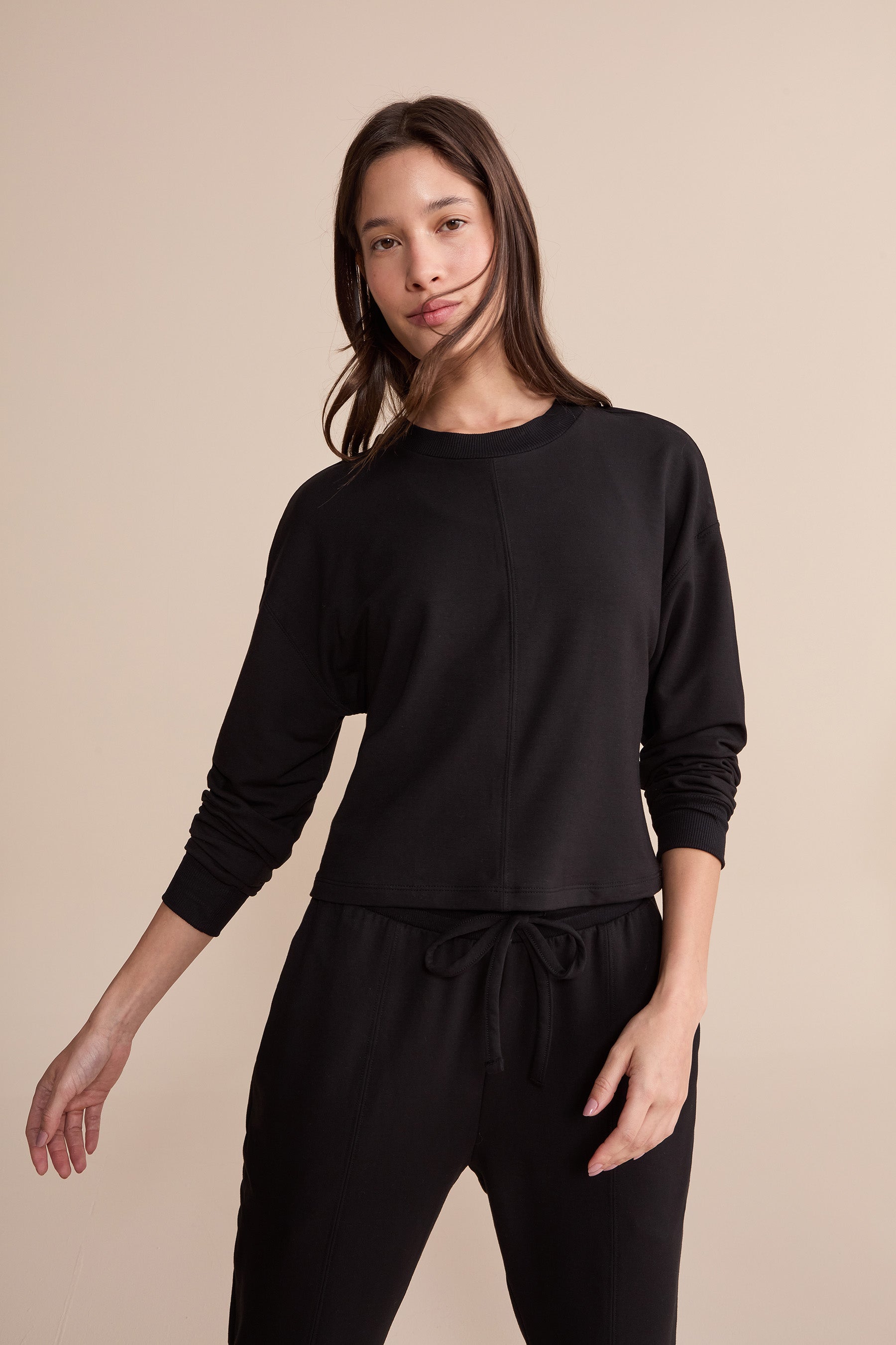 Urban Fleece Cut Out Sweatshirt for Women - Trendy Oversized Pullover with Unique Cut-Out Design | Perfect for Casual Outfits, Streetwear Fashion & Winter Layering