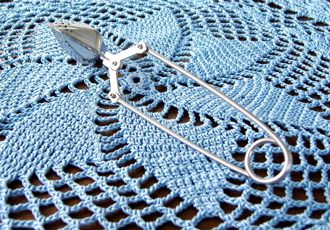 Stainless Steel Seashell Tea Infuser - Scissor Style Loose Leaf Tea Strainer for Cup, Mug & Teapot - Perfect for Herbal, Green & Black Tea Brewing at Home or Office