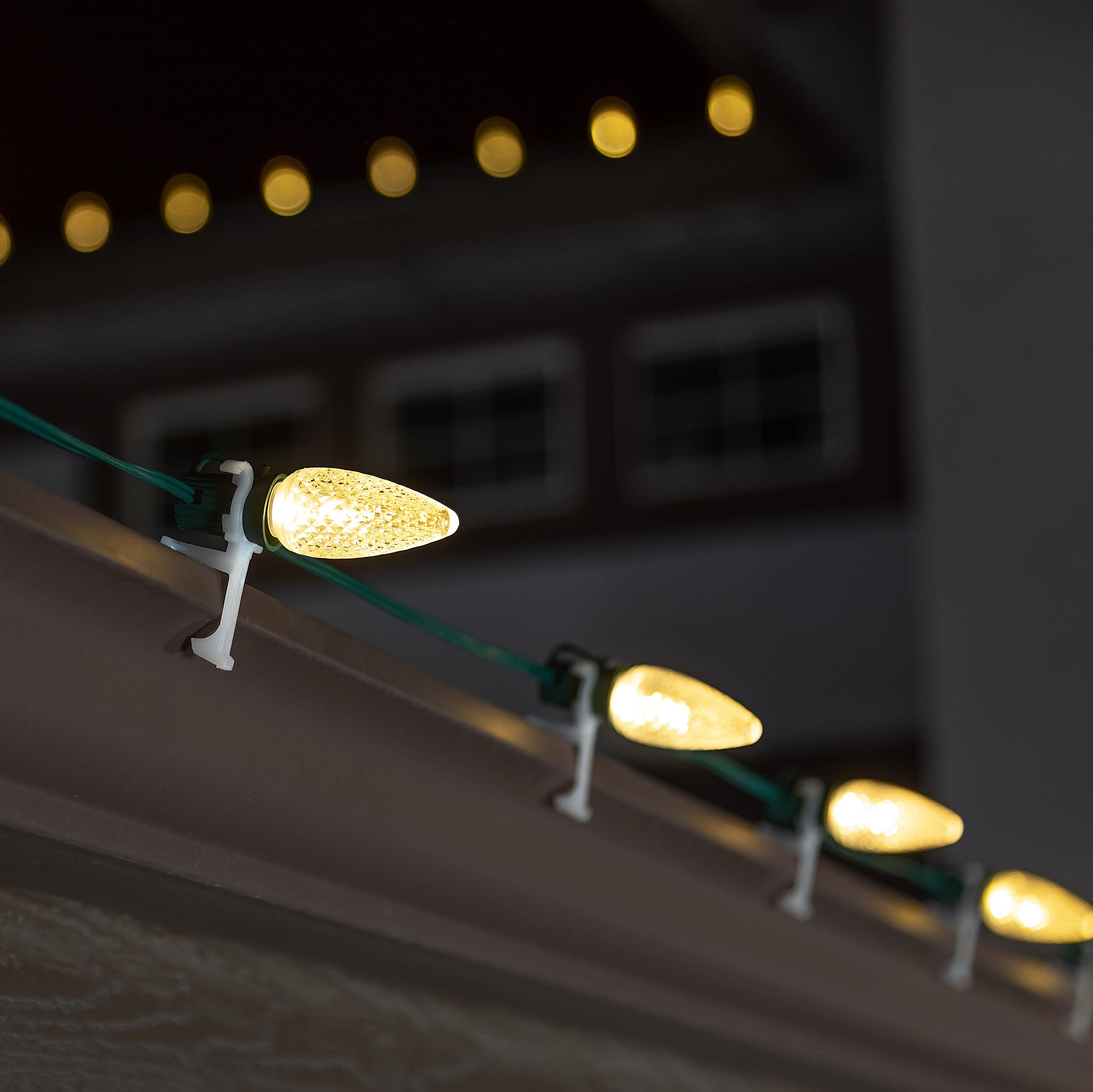 2000 Pack All-in-One Christmas Light Clips for C7 & C9 Bulbs - Durable Gutter and Shingle Hooks for Holiday Lighting Decorations - Perfect for Roof, Eaves, and Outdoor Christmas Light Displays