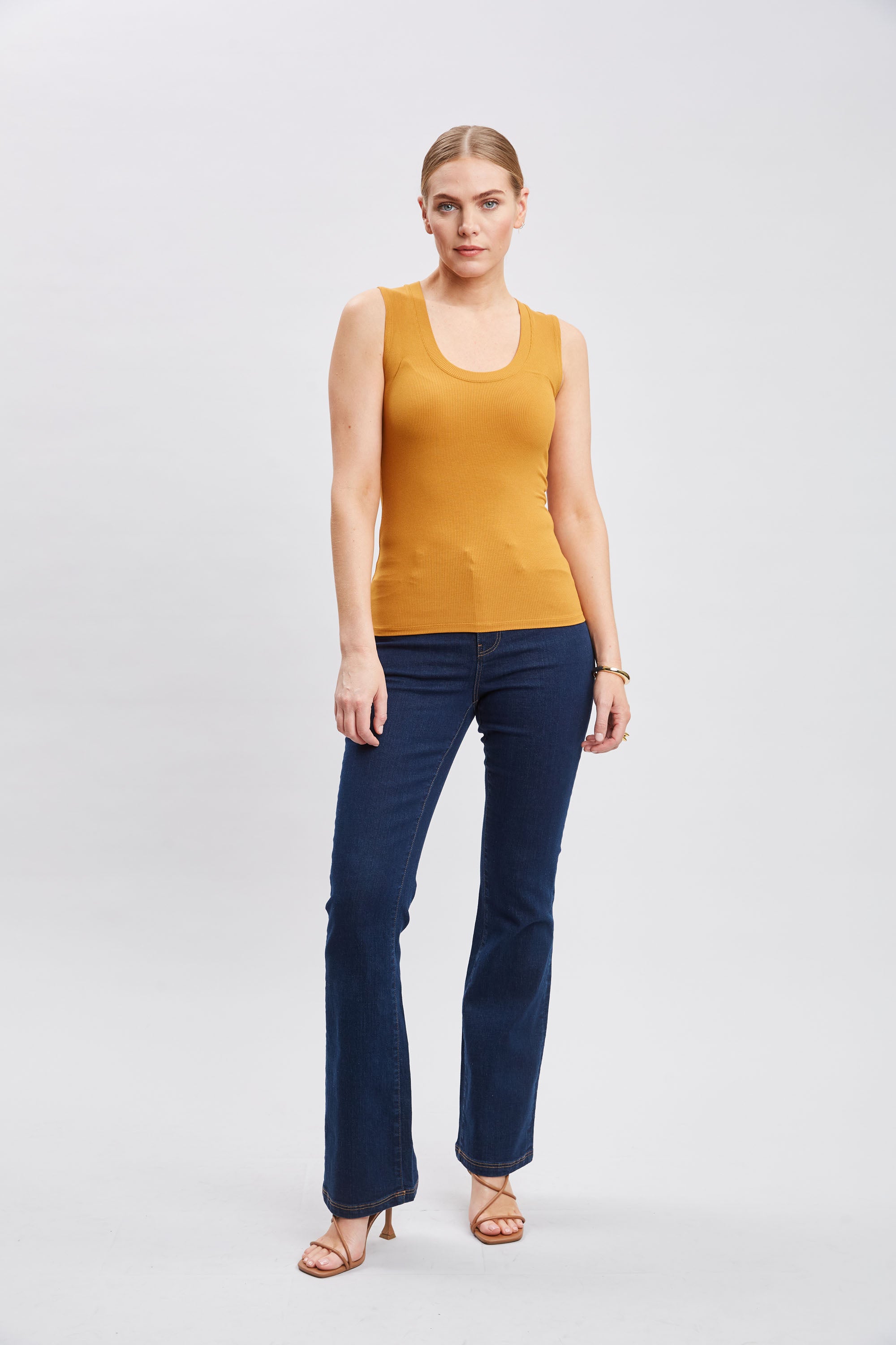 Best Fit & Flare Jeans for Women – High Waist Stretchy Denim Pants – Perfect for Casual Outfits & Date Nights