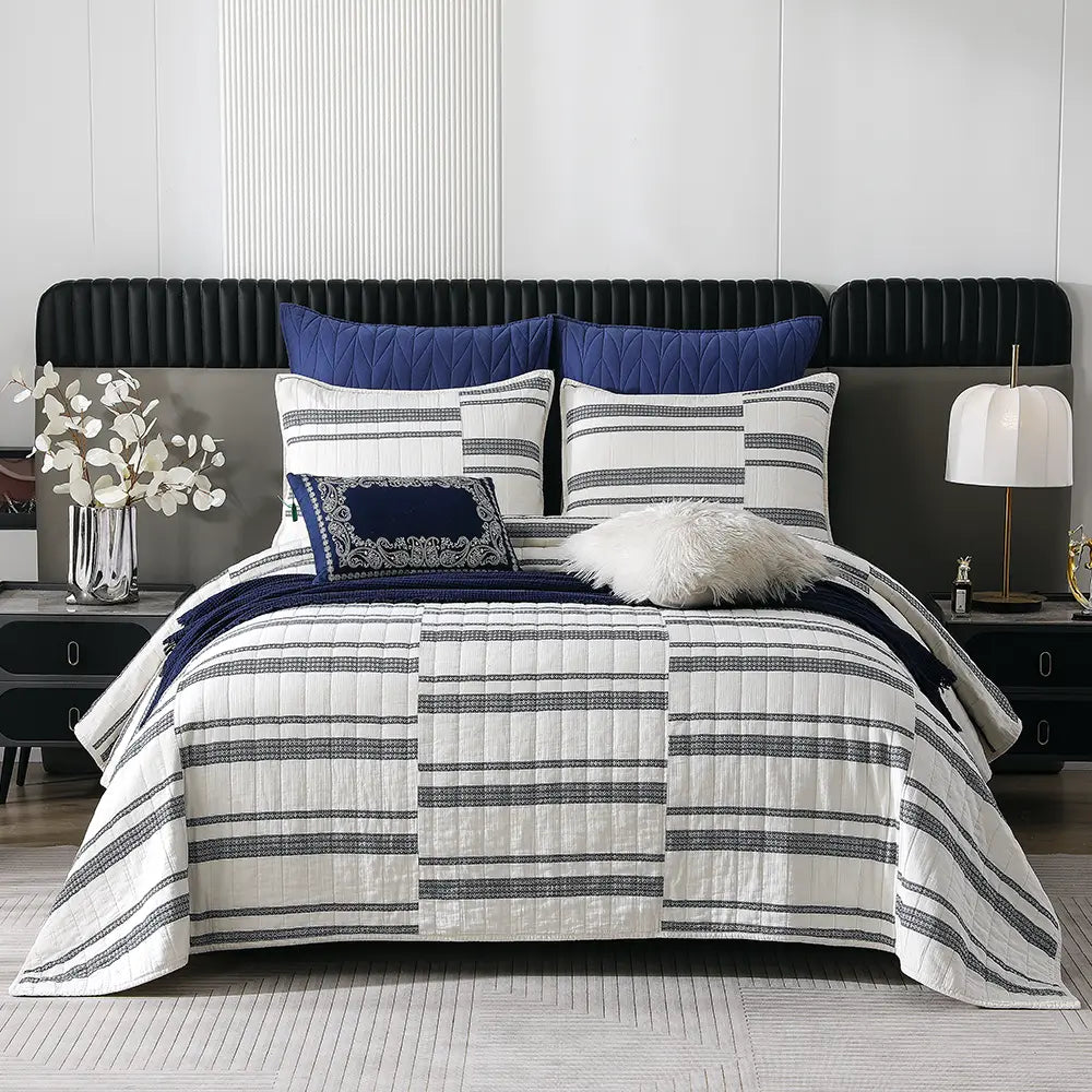 Premium 3-Piece Cotton Lace Patchwork Quilt Set - King/Queen Size Bedding - Soft & Breathable for All Seasons - Perfect for Master Bedroom, Guest Room & Cozy Home Decor