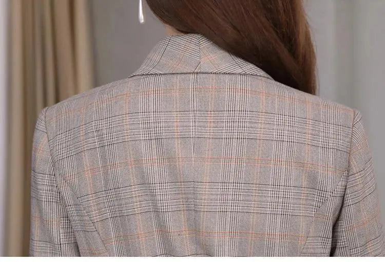 Stylish Women's Plaid Capri Pantsuit Set - Trendy Casual Outfit for Work, Travel & Everyday Wear