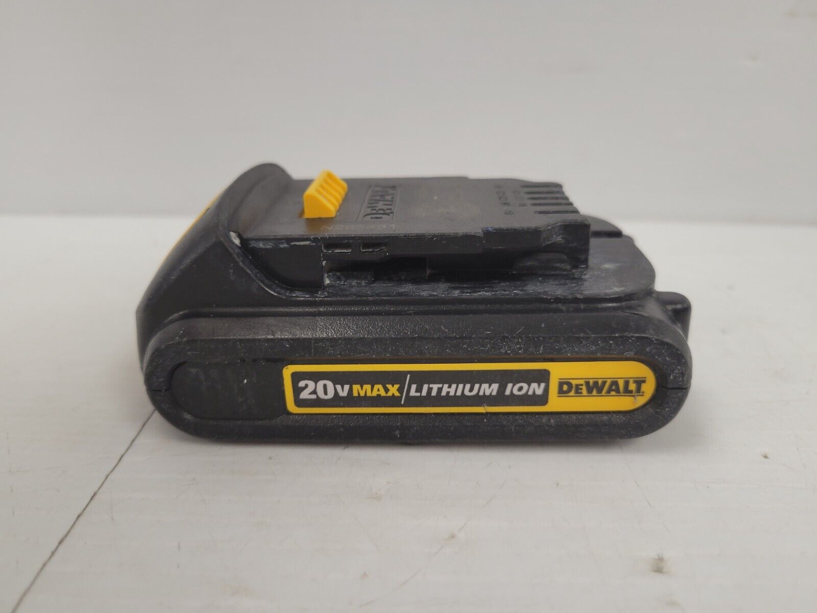 DEWALT DCD201 20V MAX Lithium-Ion Battery 1.5Ah - Power Tool Battery Replacement for DEWALT 20V Cordless Tools | Ideal for Drilling, Fastening & DIY Projects