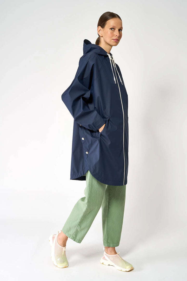 Waterproof Tantä Navy Blue Raincoat for Women & Men - Lightweight & Packable Outdoor Rain Jacket for Hiking, Camping, and Commuting