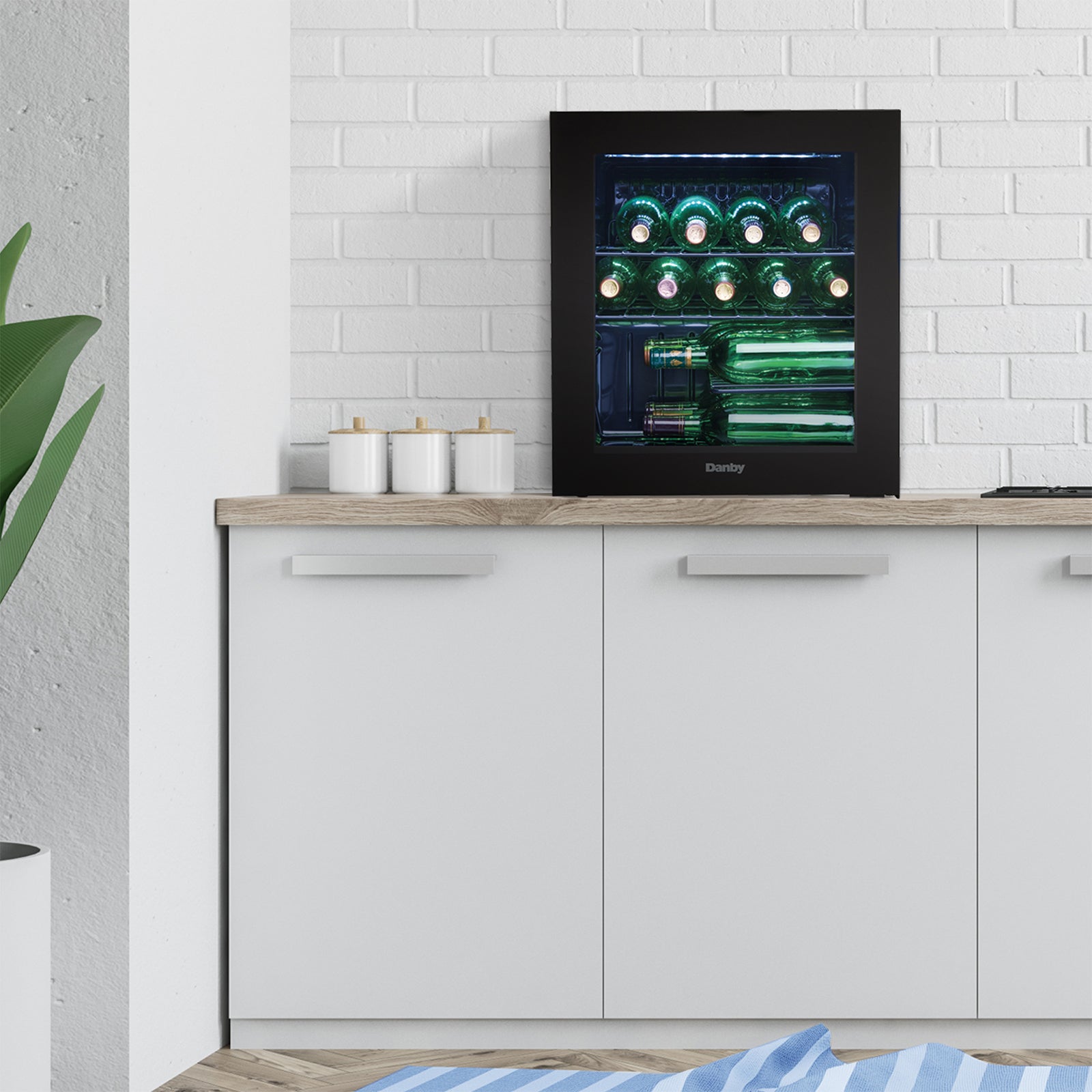 Danby DWC018A1BDB 16 Bottle Freestanding Wine Cooler - Black Stainless Steel Wine Fridge for Home, Kitchen, or Bar - Perfect for Wine Storage & Entertaining