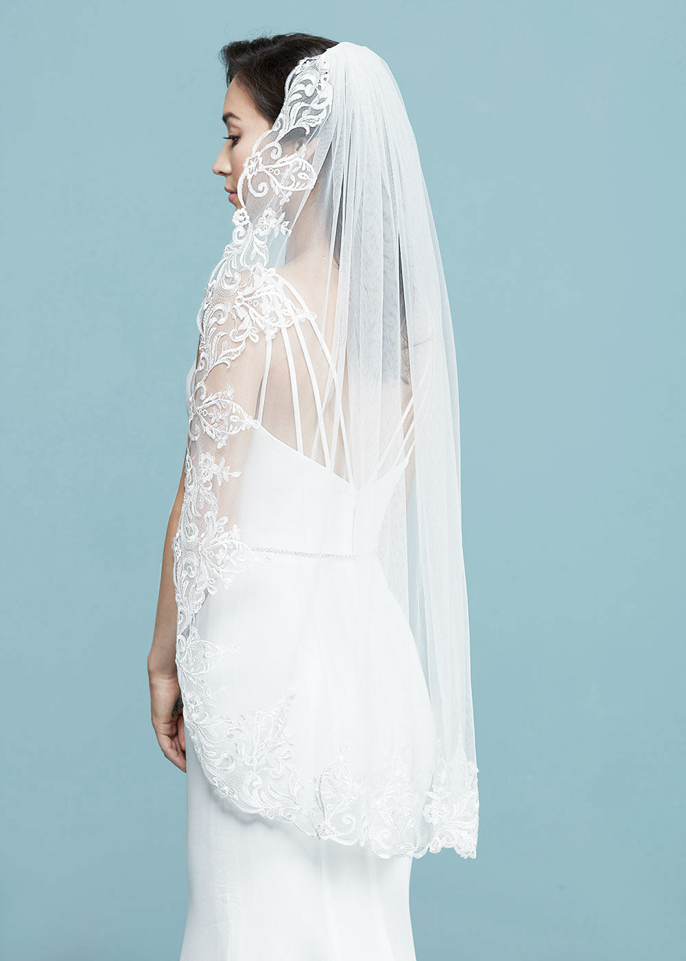 Emilia Veil - Elegant Lace Wedding Veil for Brides | Perfect for Church Ceremonies, Beach Weddings & Photo Shoots