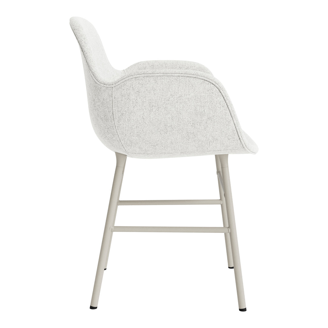Modern Form Armchair with Sturdy Metal Legs & Soft Upholstery - Perfect for Living Room, Office, or Reading Nook