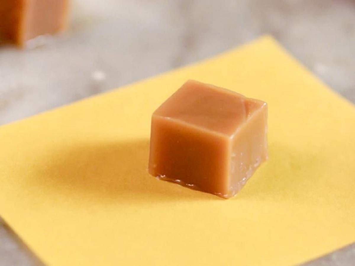 Harry & David Moose Munch Coffee - Dark Chocolate Caramel Candy (100 Single Serve Cups) - Perfect for Office Snacks, Gift Baskets & Holiday Treats
